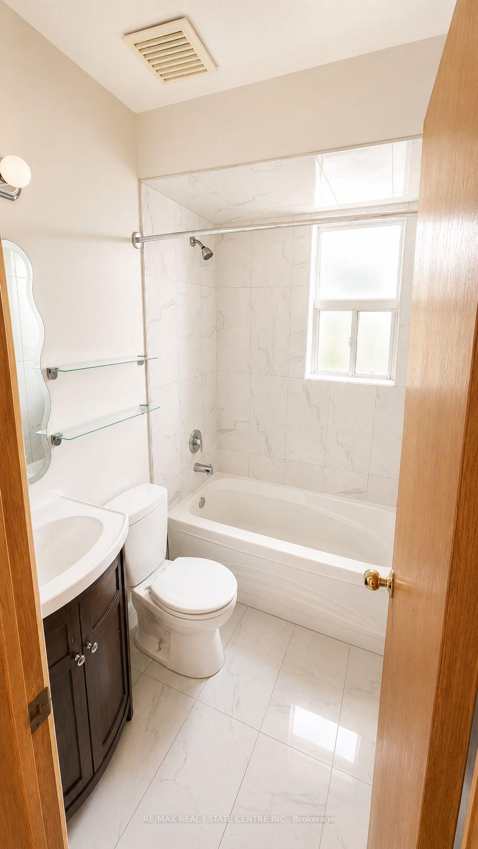 Photo 4 of Unit Upper, 908 Ossington Avenue, Toronto, Dovercourt-Wallace Emerson-Junction — HOMEH