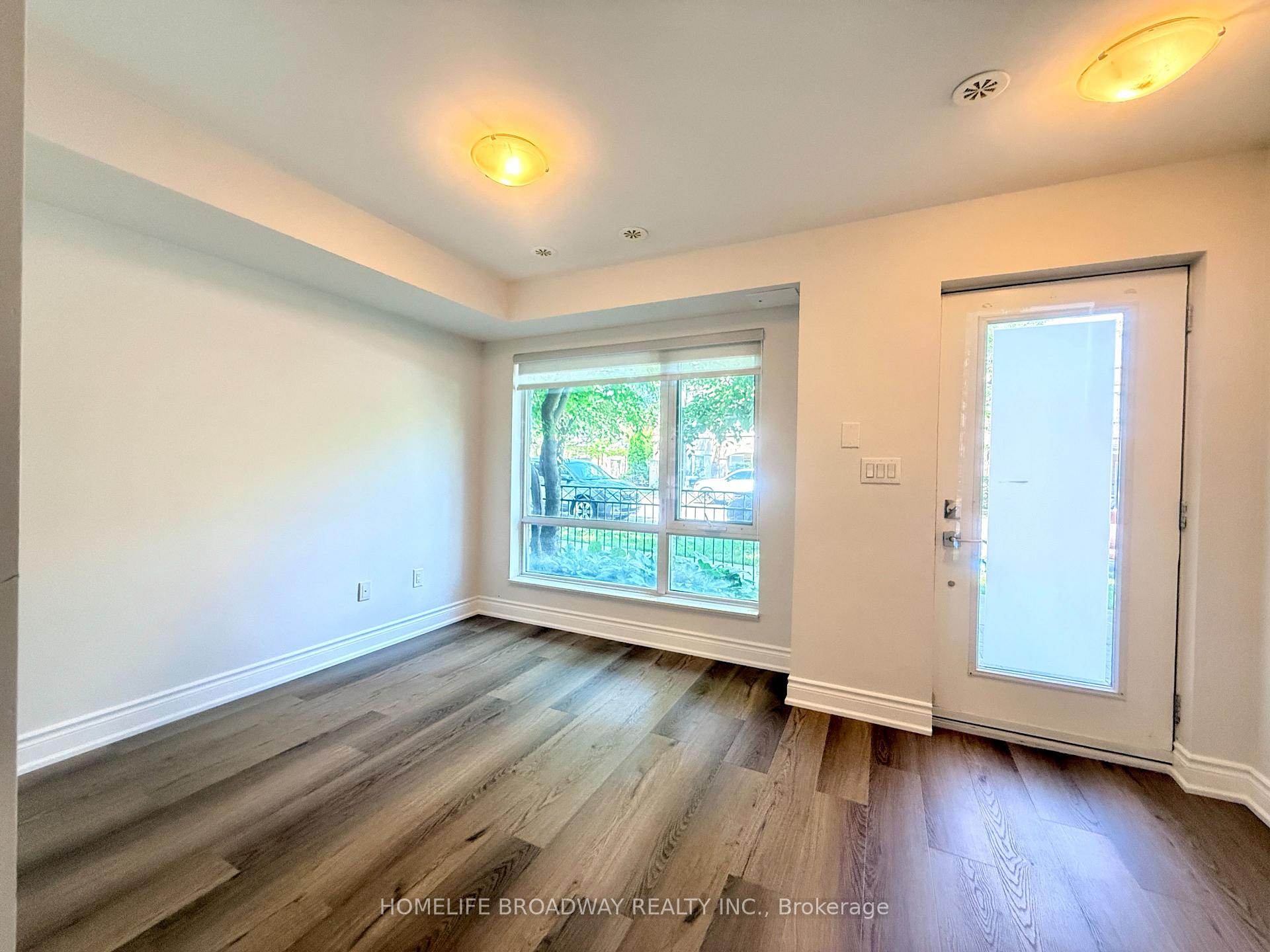 Photo 3 of 303 South Park Road, Markham, Commerce Valley — HOMEH