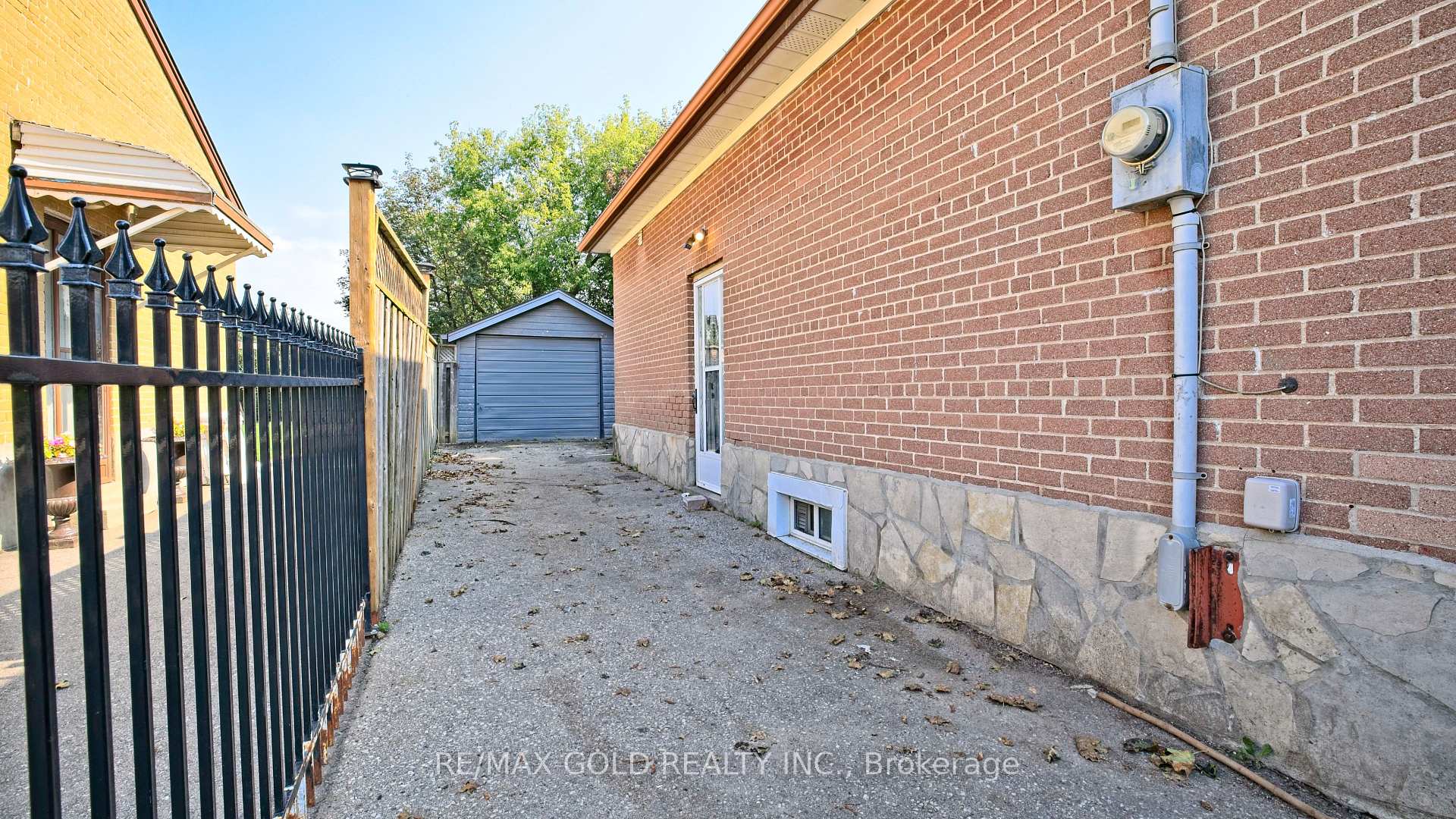 Photo 8 of 3352 Etude Drive, Mississauga, Malton — HOMEH