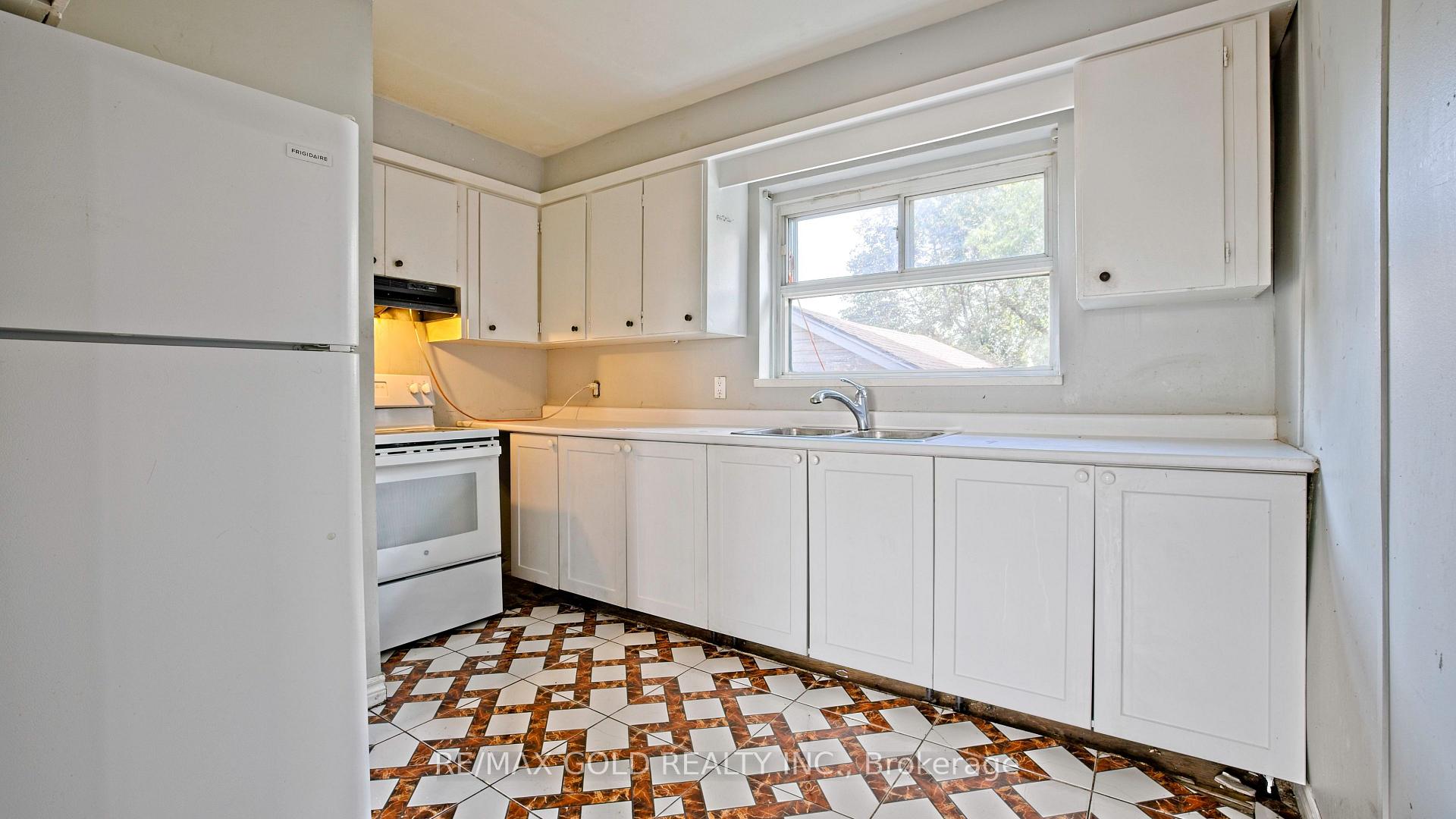 Photo 17 of 3352 Etude Drive, Mississauga, Malton — HOMEH