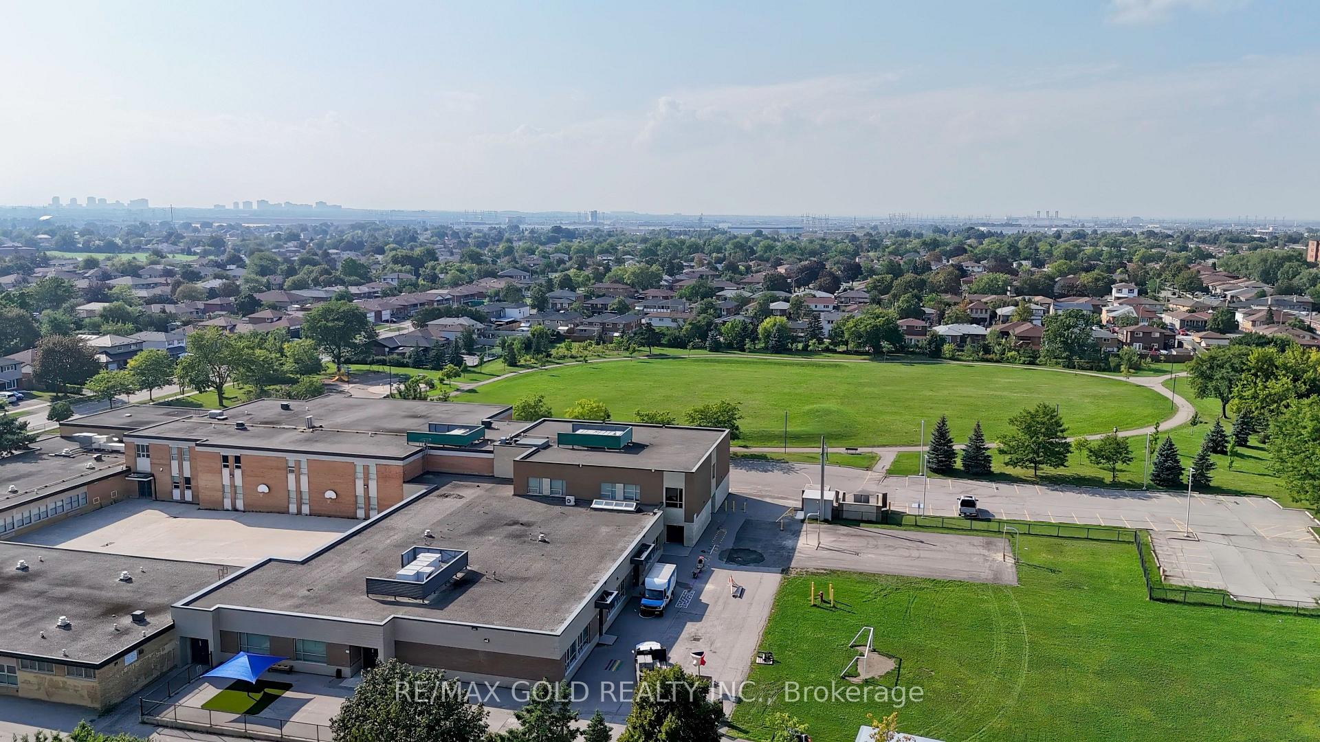 Photo 38 of 3352 Etude Drive, Mississauga, Malton — HOMEH