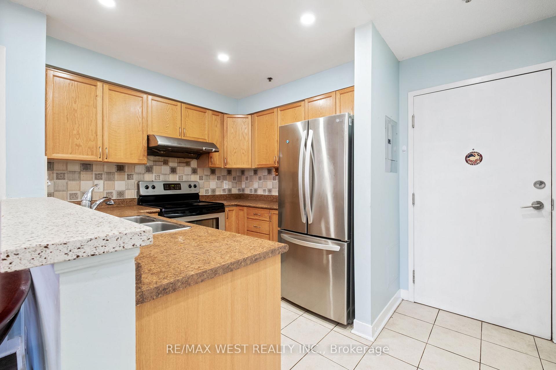 Photo 4 of Unit 208, 4 Dayspring Circle, Brampton, Goreway Drive Corridor — HOMEH