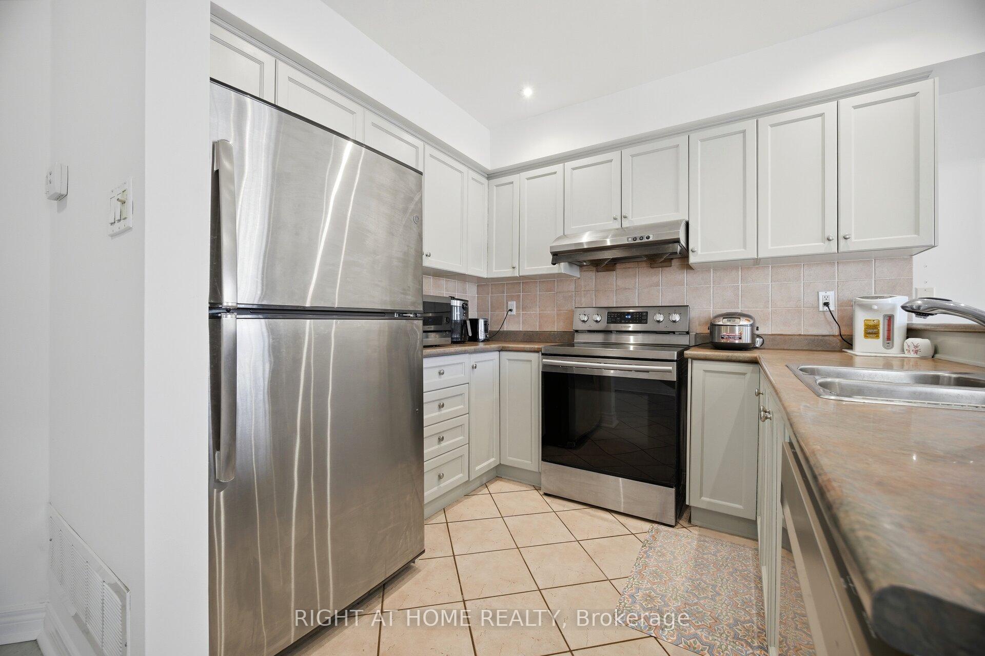 Photo 3 of 8 Richelieu Court, Caledon, Bolton East — HOMEH