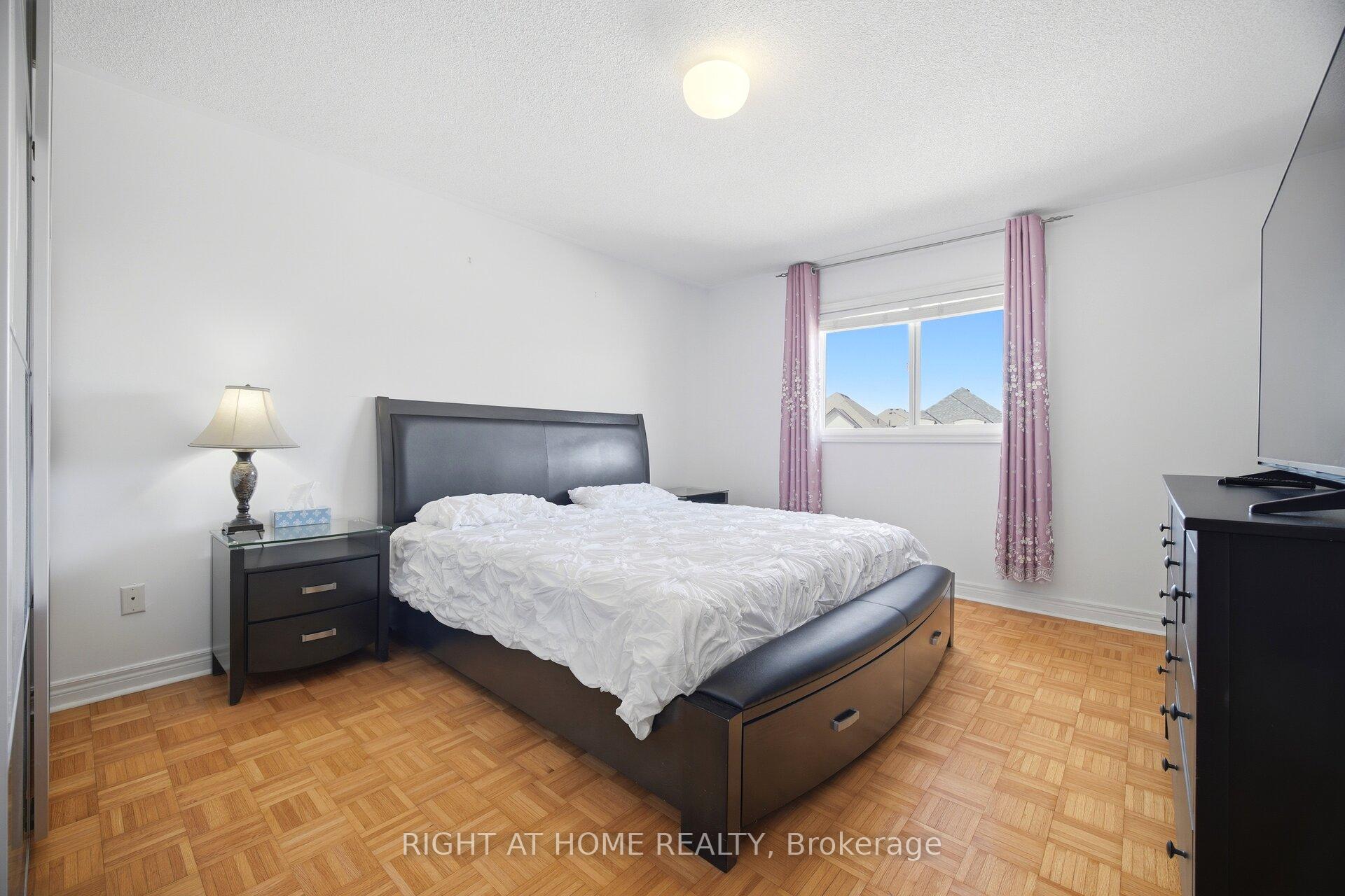 Photo 9 of 8 Richelieu Court, Caledon, Bolton East — HOMEH
