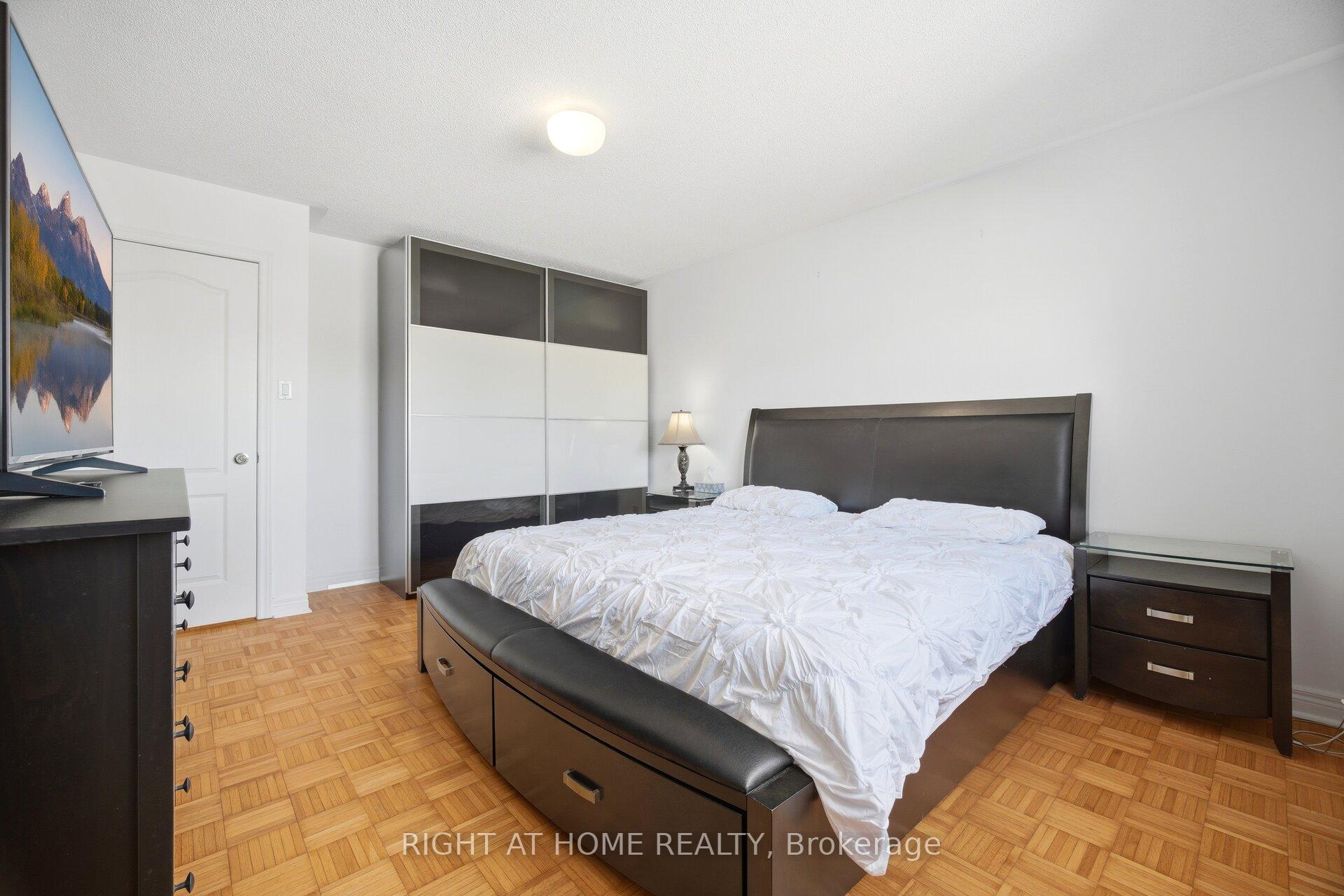 Photo 10 of 8 Richelieu Court, Caledon, Bolton East — HOMEH
