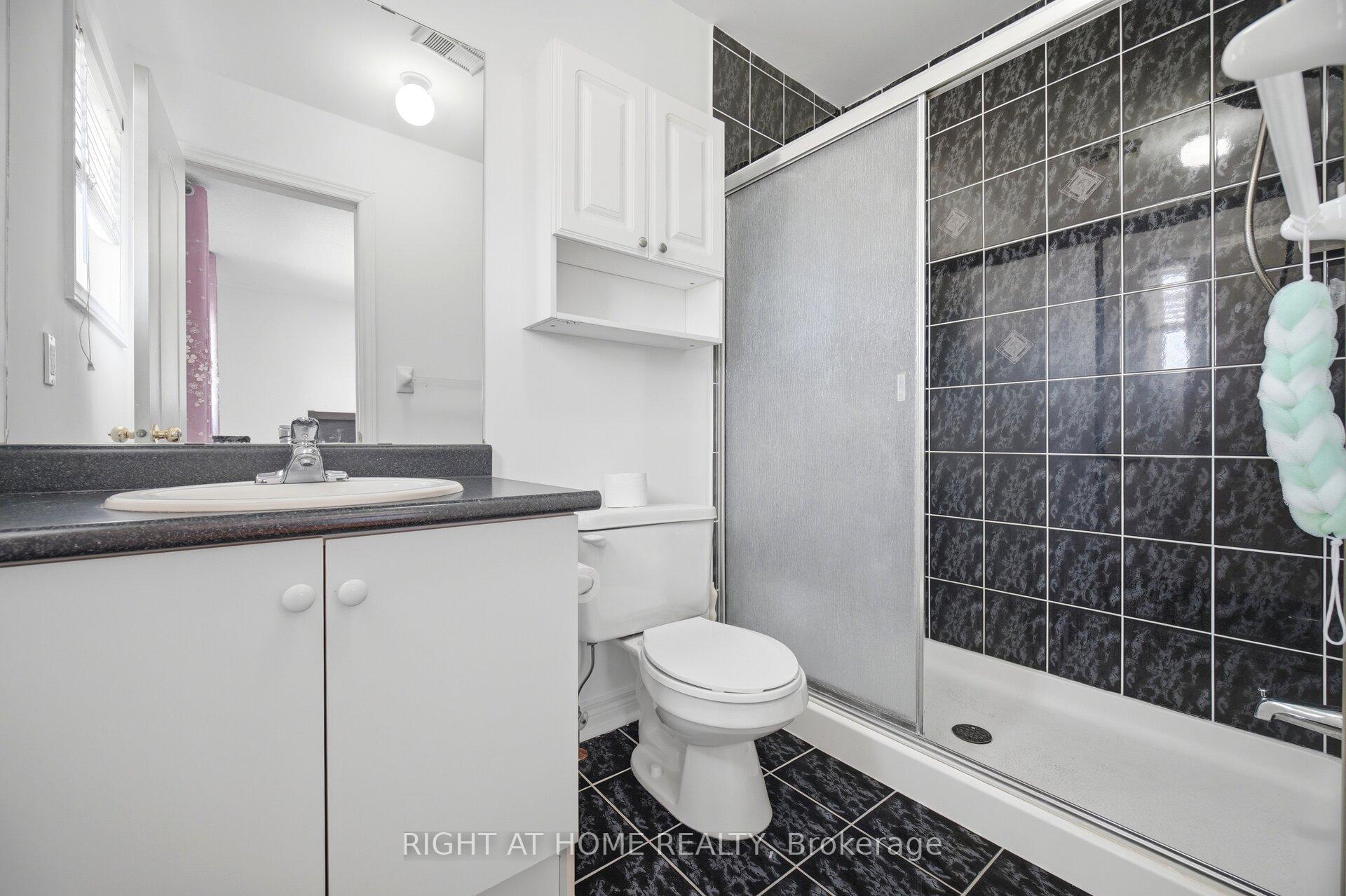 Photo 11 of 8 Richelieu Court, Caledon, Bolton East — HOMEH