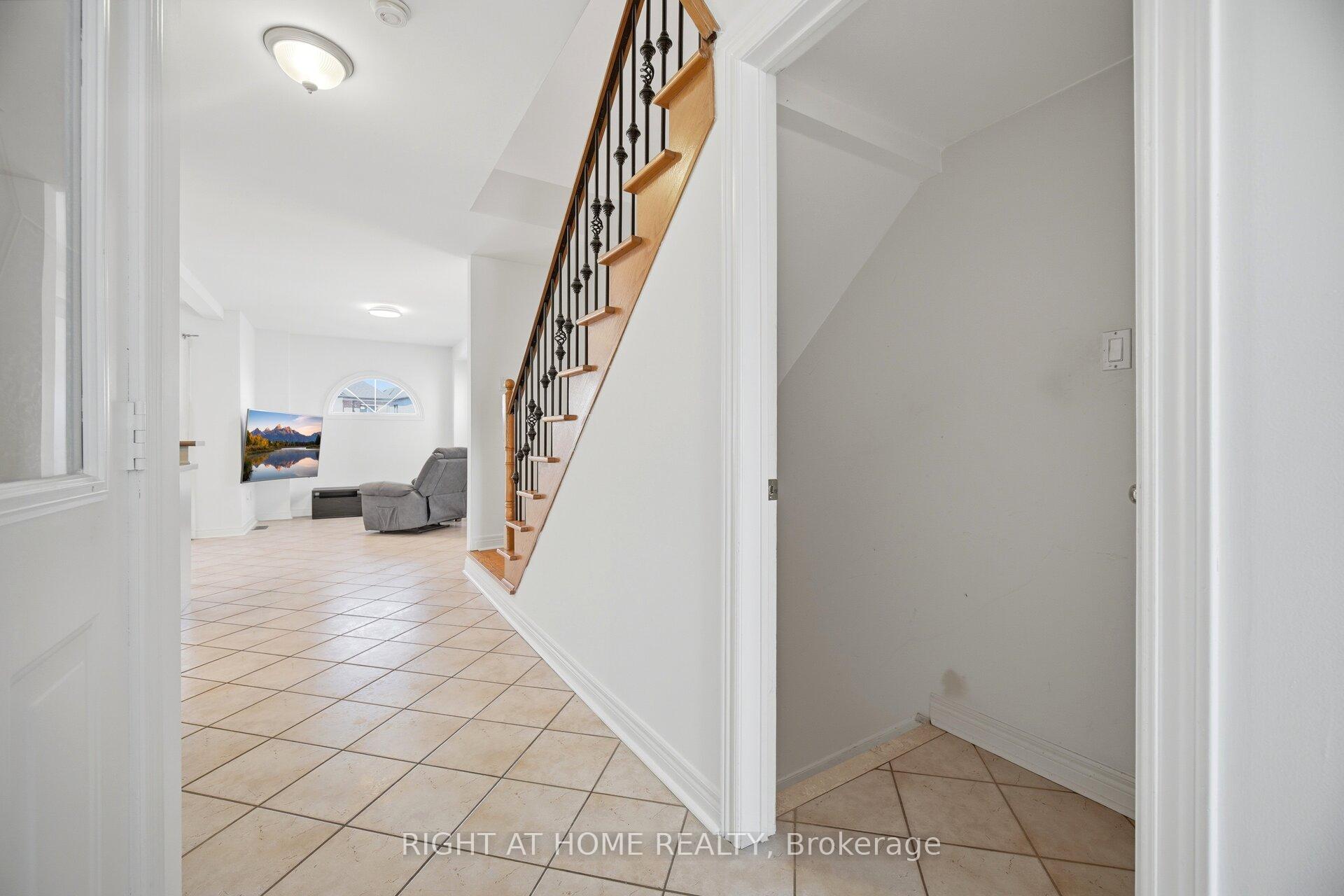Photo 16 of 8 Richelieu Court, Caledon, Bolton East — HOMEH