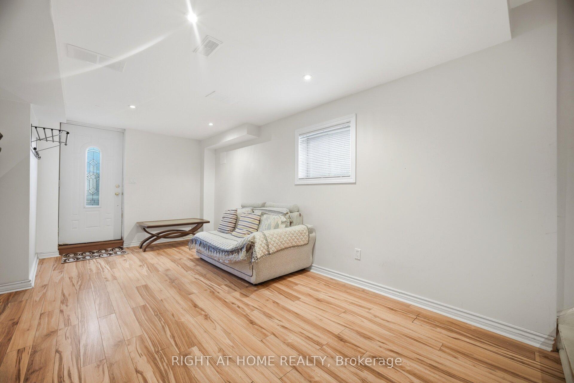 Photo 18 of 8 Richelieu Court, Caledon, Bolton East — HOMEH
