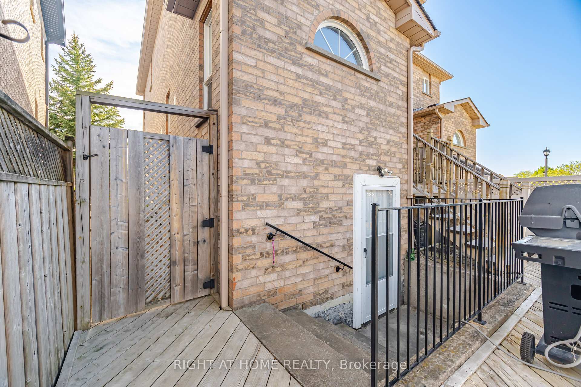 Photo 21 of 8 Richelieu Court, Caledon, Bolton East — HOMEH