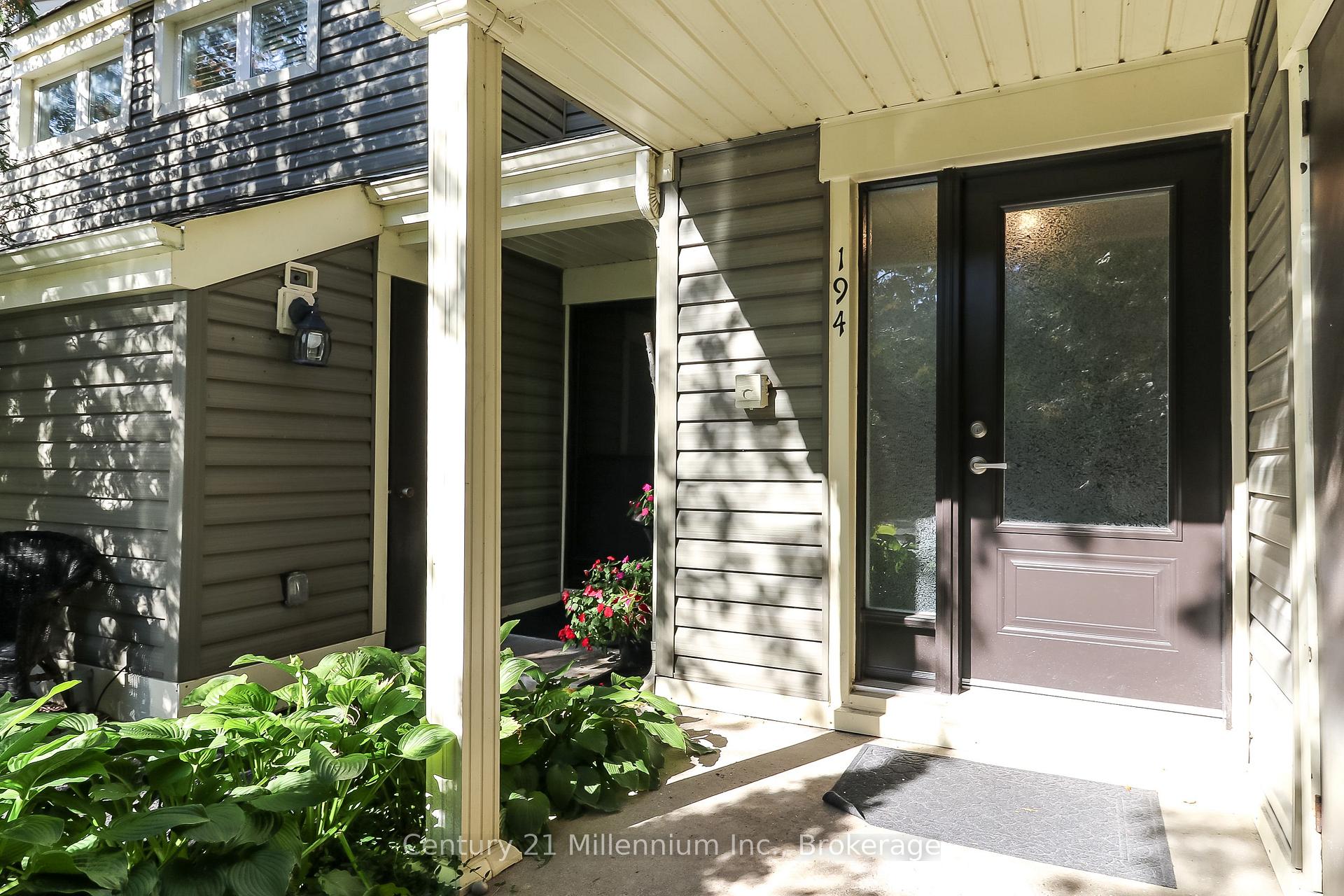Photo 4 of 194 Escarpment Crescent, Collingwood — HOMEH