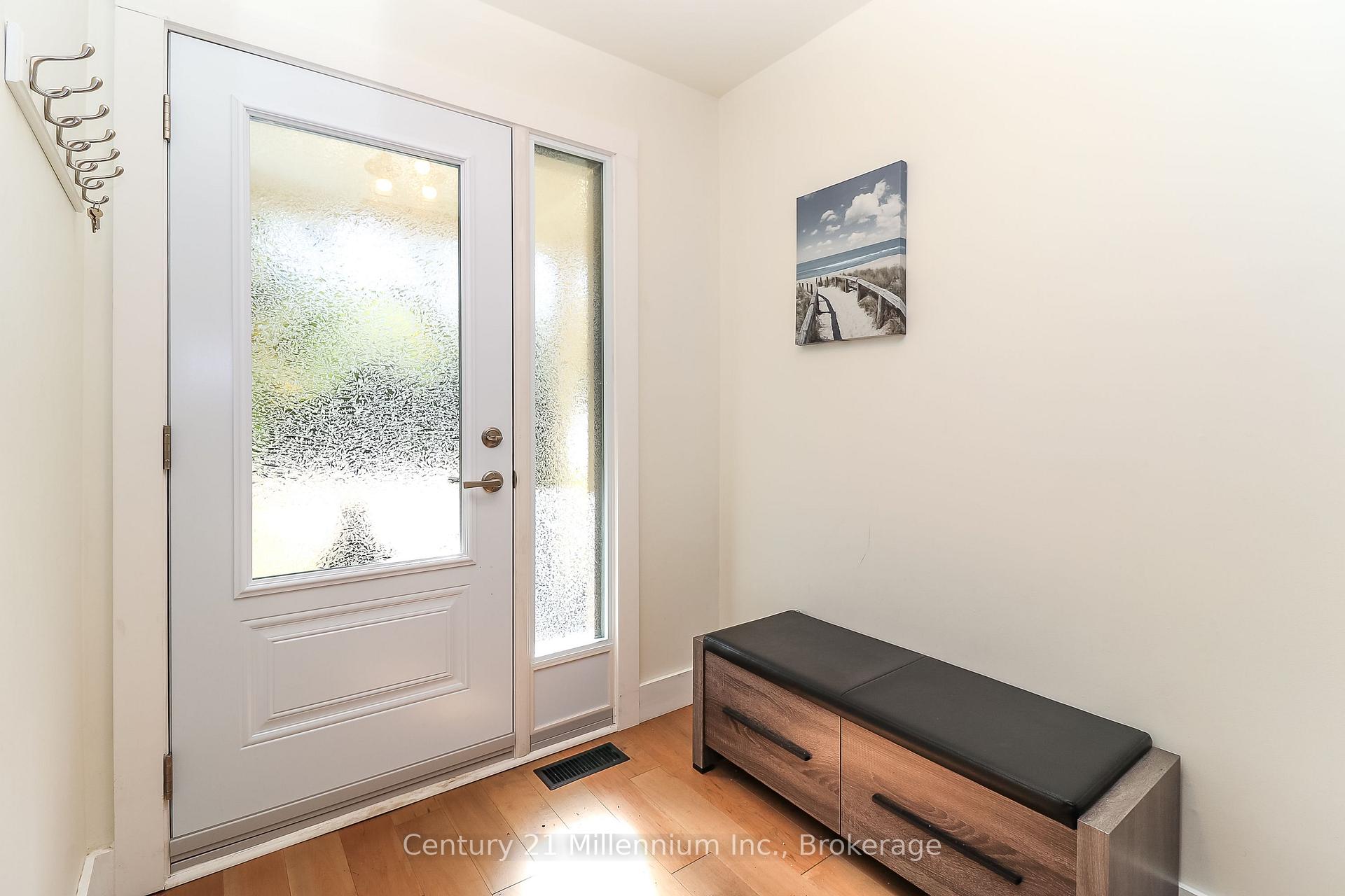 Photo 5 of 194 Escarpment Crescent, Collingwood — HOMEH