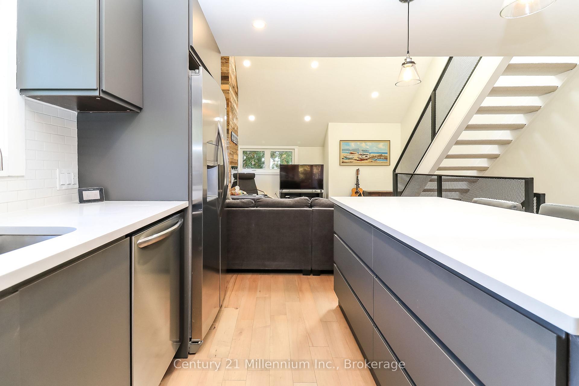 Photo 8 of 194 Escarpment Crescent, Collingwood — HOMEH
