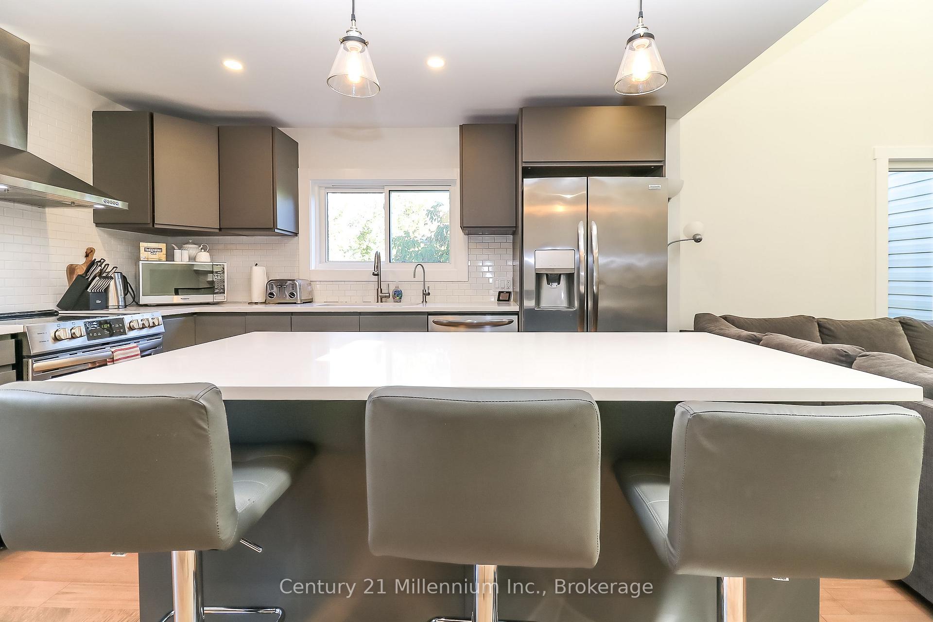 Photo 11 of 194 Escarpment Crescent, Collingwood — HOMEH