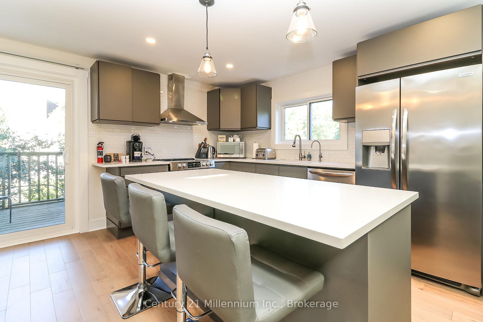 Photo 12 of 194 Escarpment Crescent, Collingwood — HOMEH