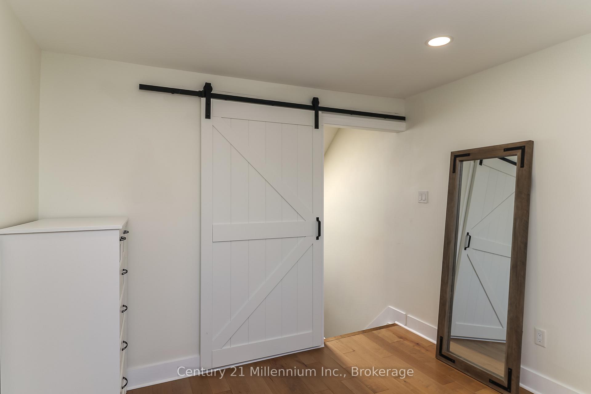 Photo 18 of 194 Escarpment Crescent, Collingwood — HOMEH