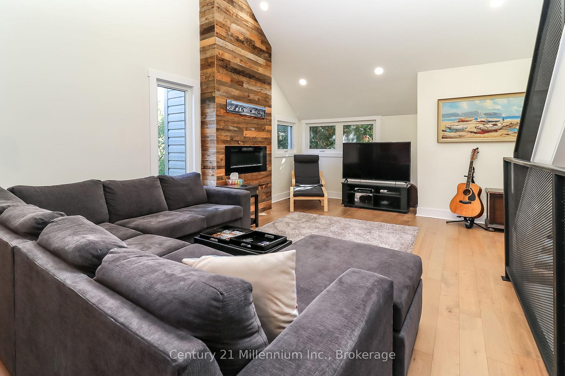 Photo 24 of 194 Escarpment Crescent, Collingwood — HOMEH