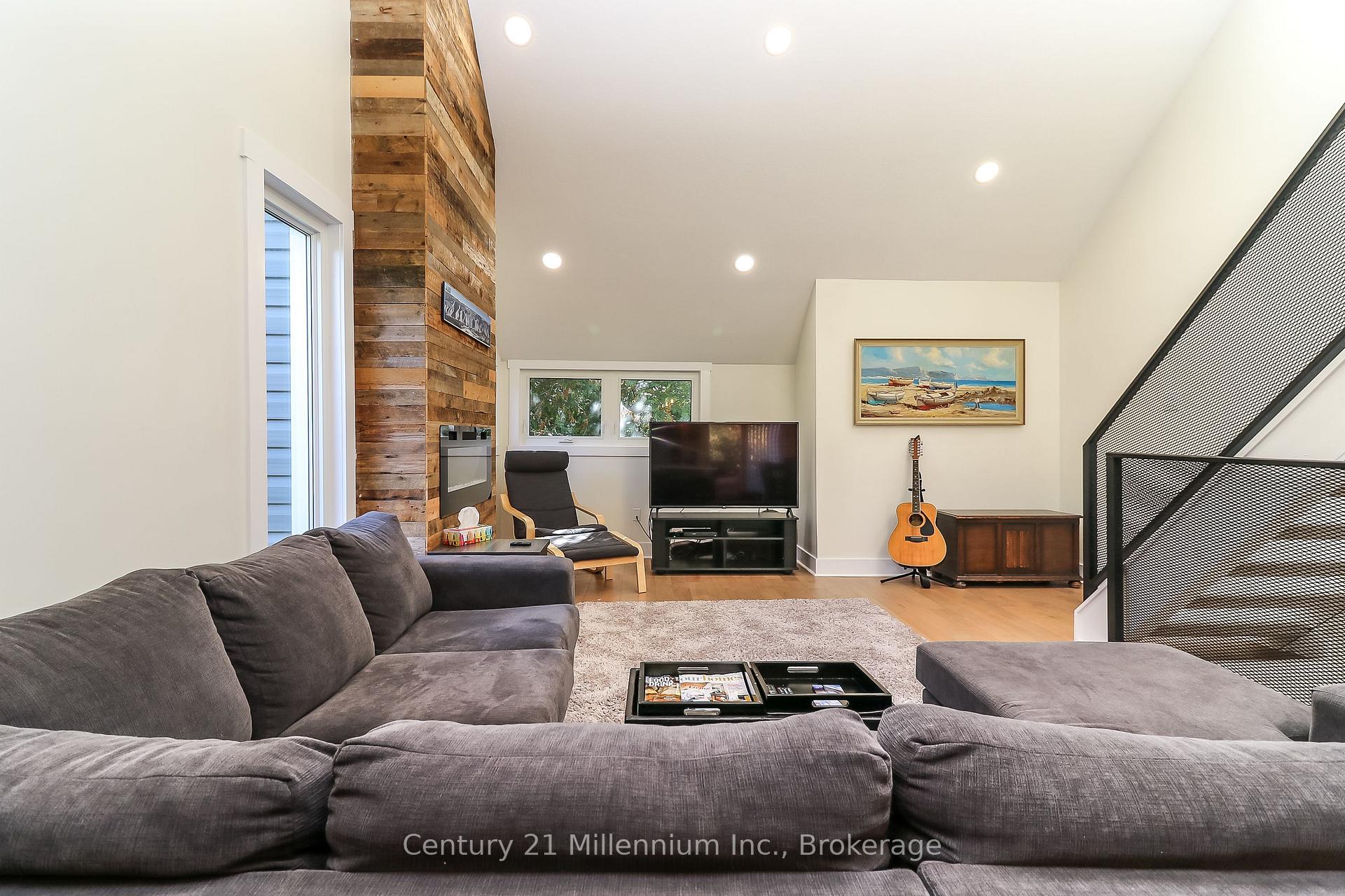 Photo 25 of 194 Escarpment Crescent, Collingwood — HOMEH