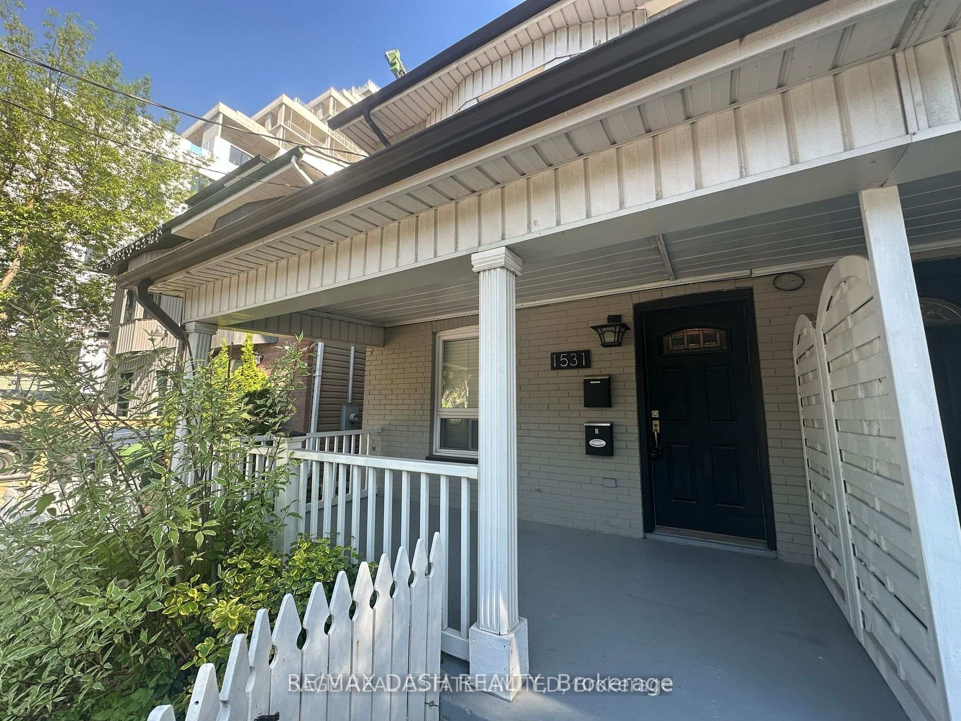Photo 2 of Unit Upper, 1531 Queen Street E, Toronto, Greenwood-Coxwell — HOMEH