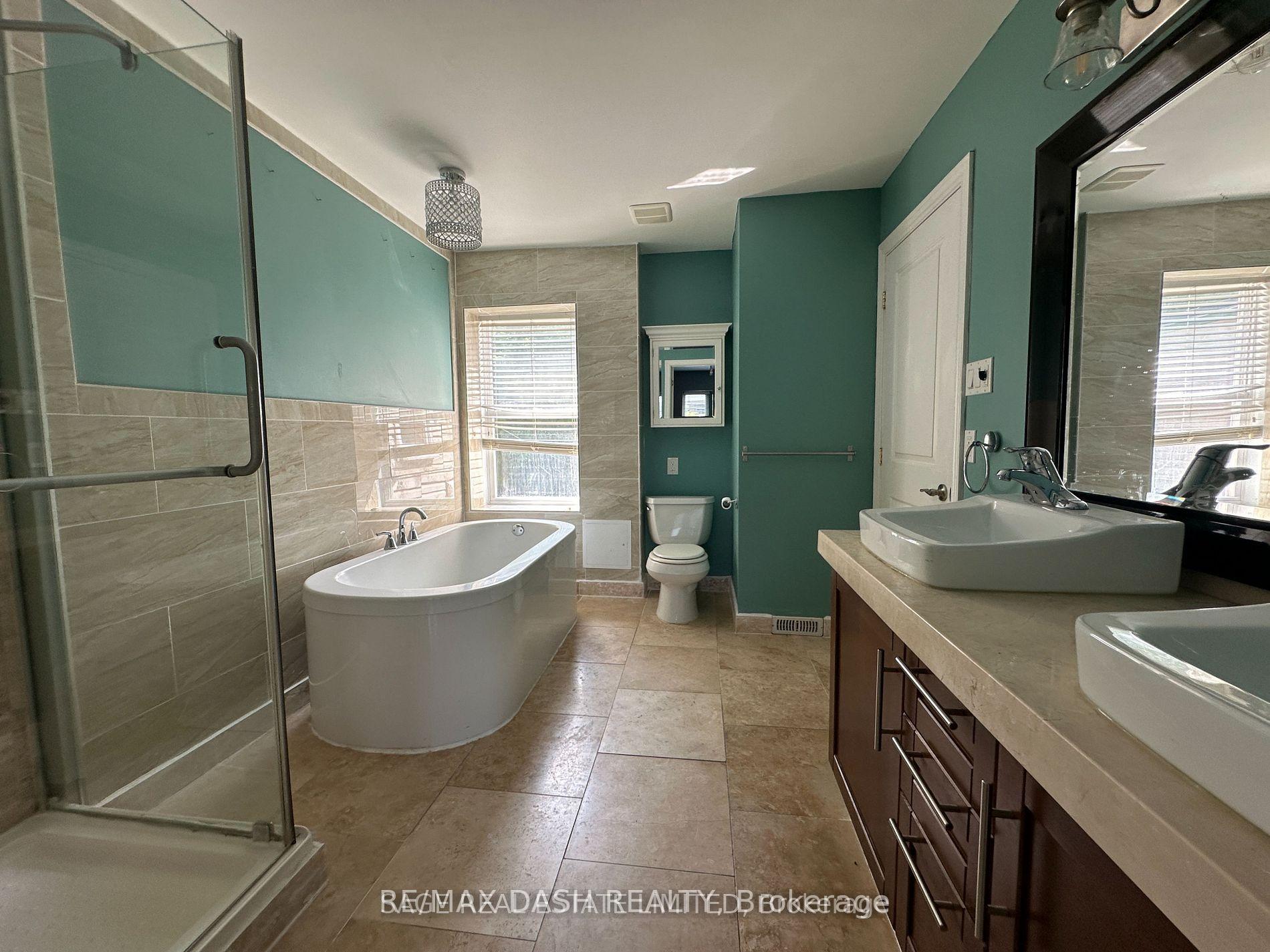 Photo 4 of Unit Upper, 1531 Queen Street E, Toronto, Greenwood-Coxwell — HOMEH