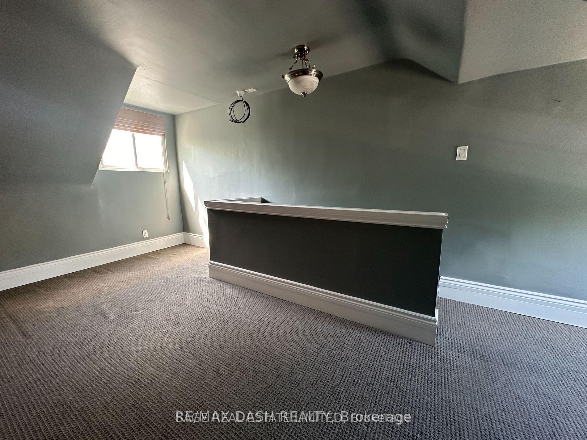 Photo 10 of Unit Upper, 1531 Queen Street E, Toronto, Greenwood-Coxwell — HOMEH