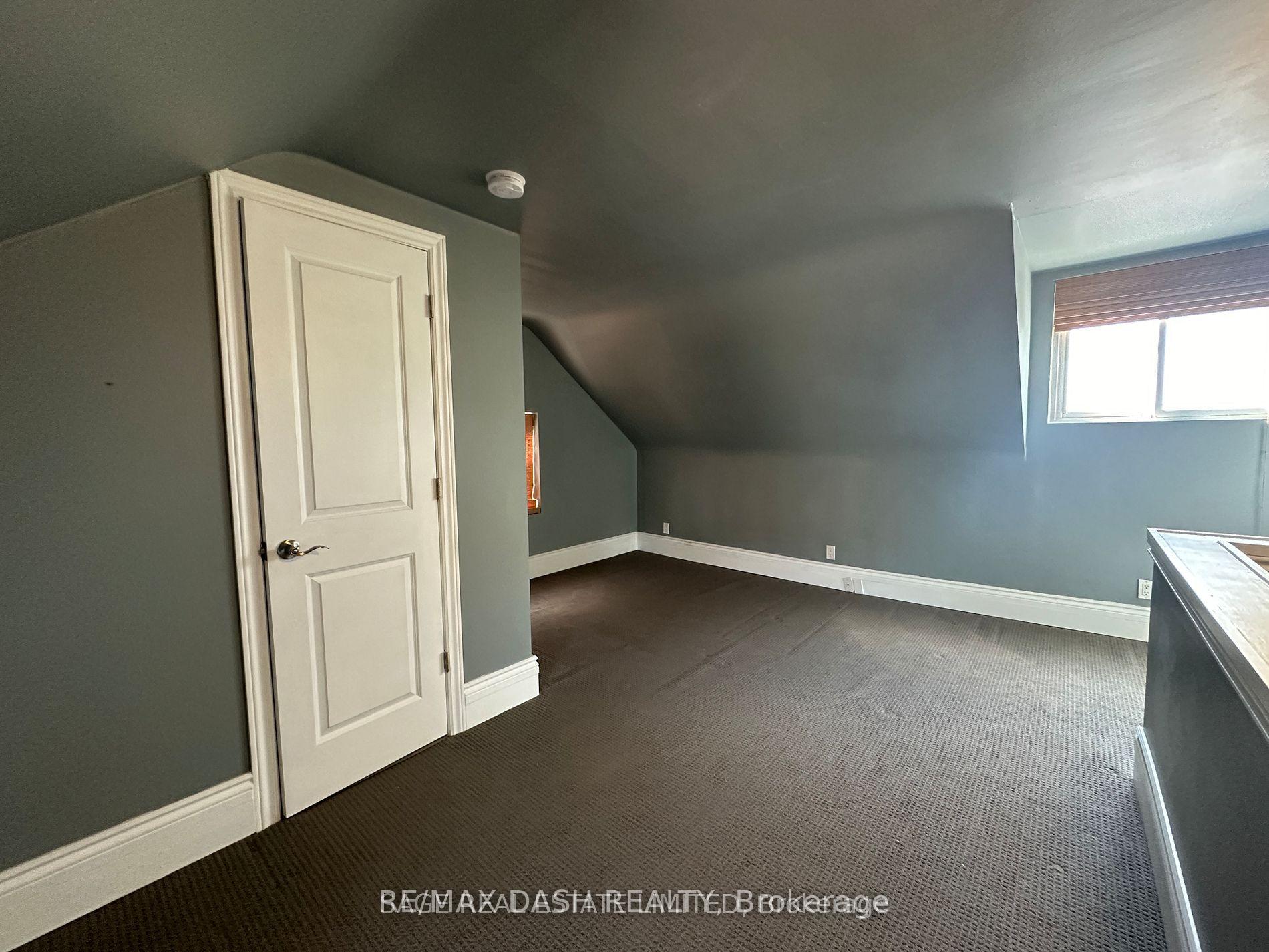 Photo 11 of Unit Upper, 1531 Queen Street E, Toronto, Greenwood-Coxwell — HOMEH