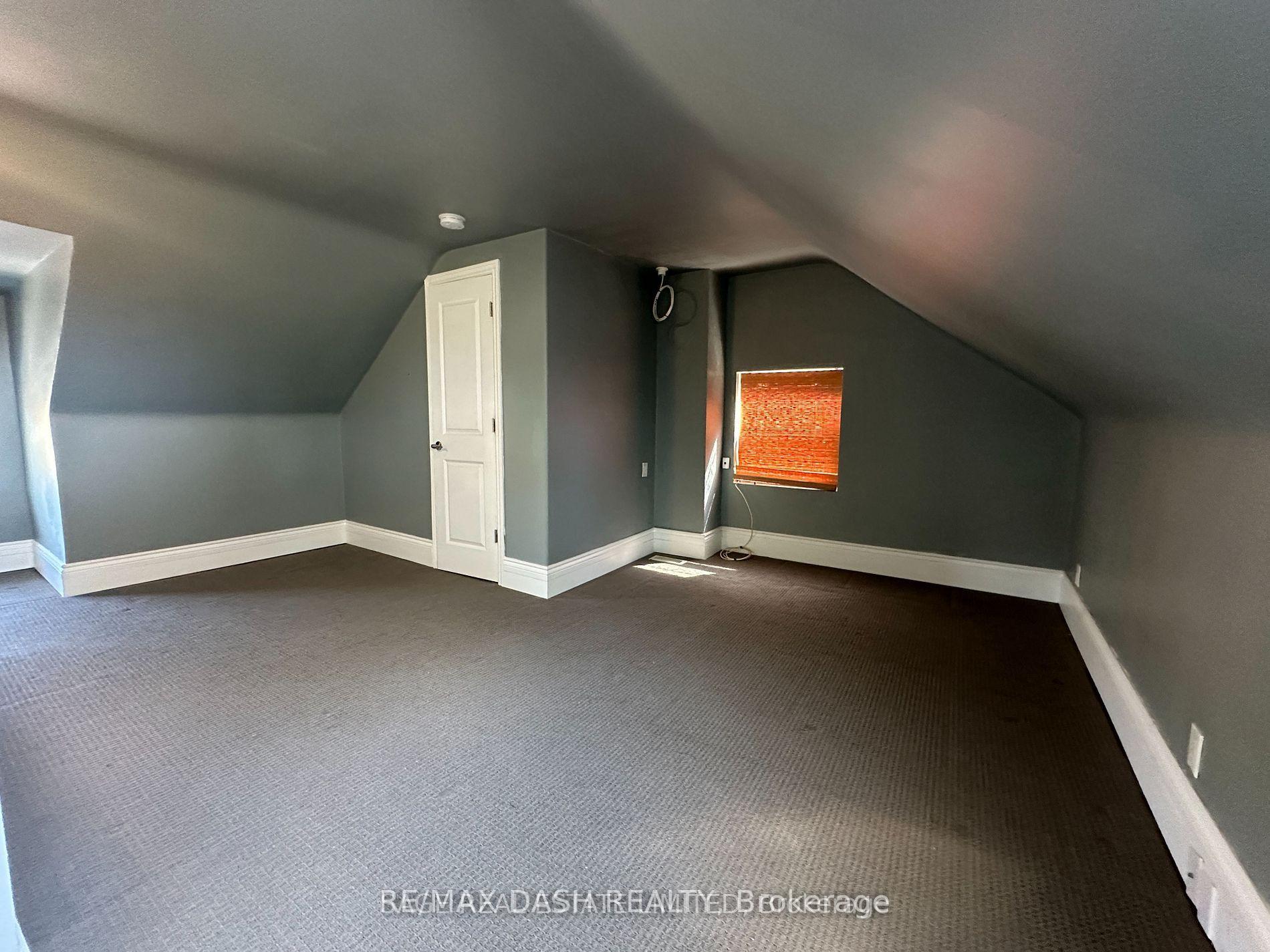 Photo 12 of Unit Upper, 1531 Queen Street E, Toronto, Greenwood-Coxwell — HOMEH