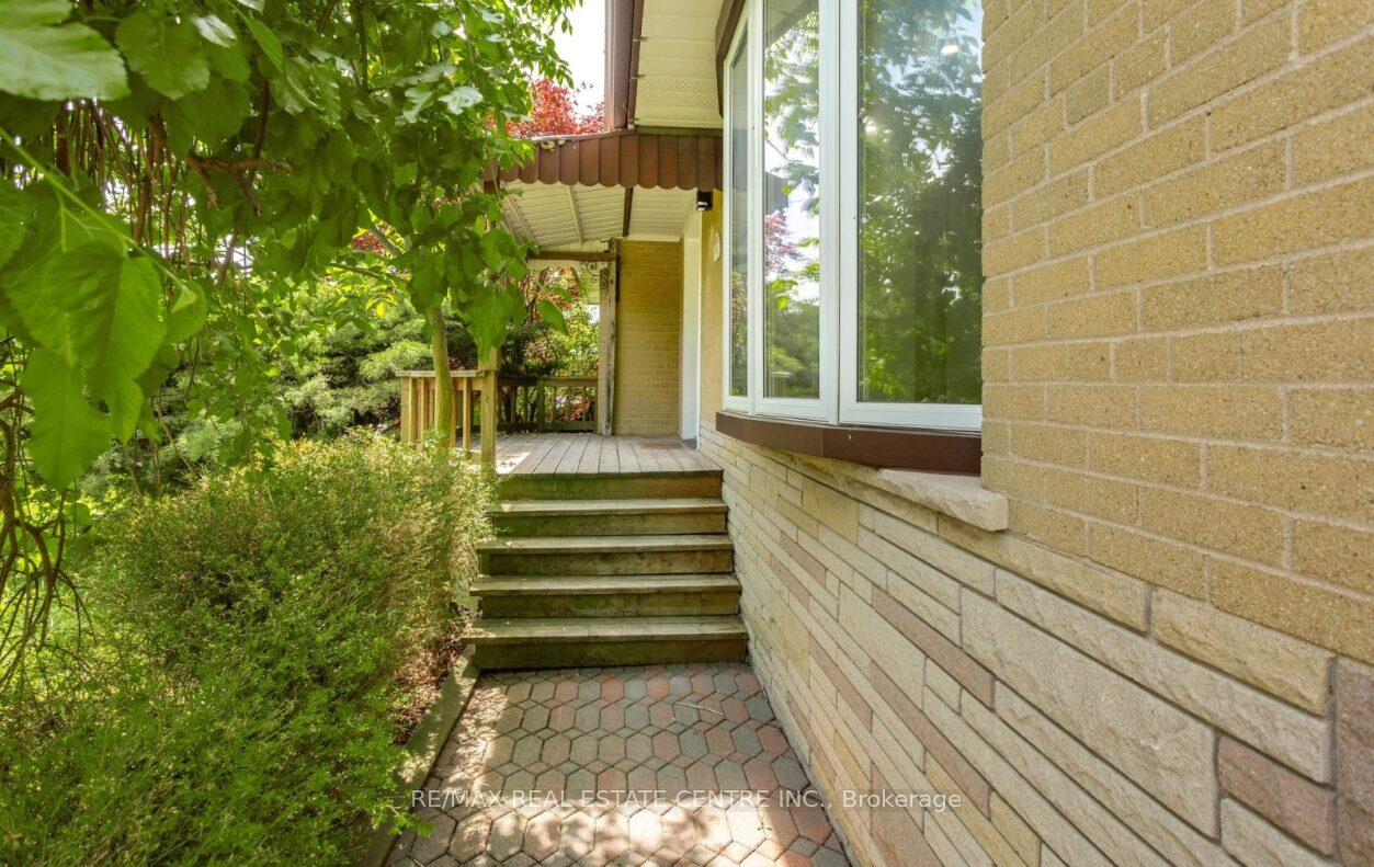 Photo 4 of 474 Seaton Drive, Oakville, West — HOMEH
