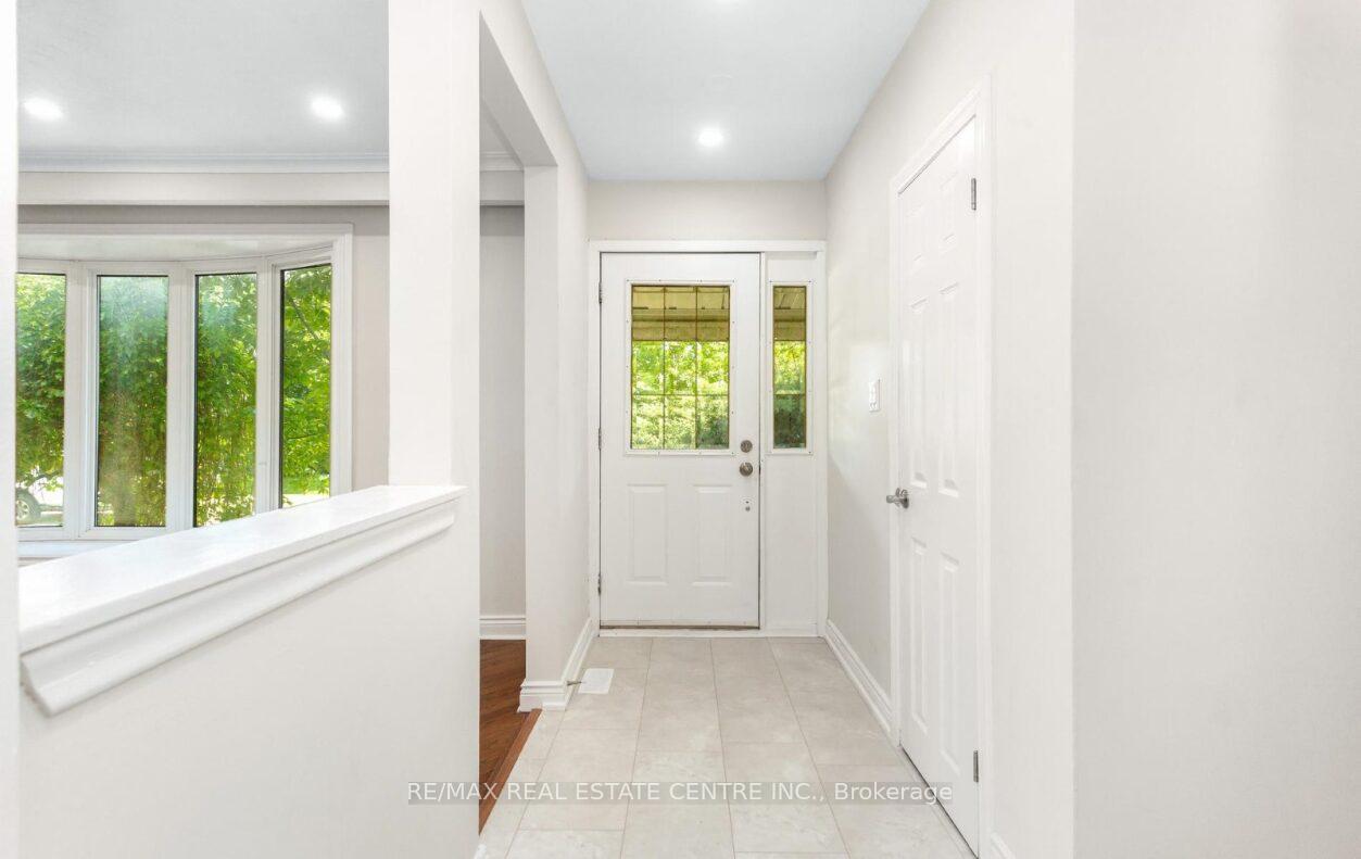 Photo 6 of 474 Seaton Drive, Oakville, West — HOMEH