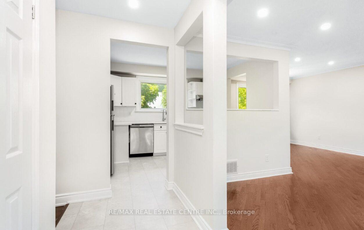 Photo 7 of 474 Seaton Drive, Oakville, West — HOMEH