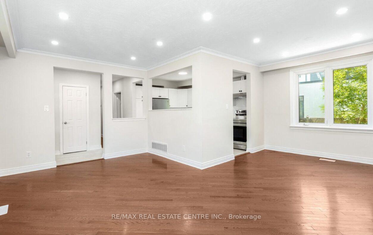 Photo 12 of 474 Seaton Drive, Oakville, West — HOMEH