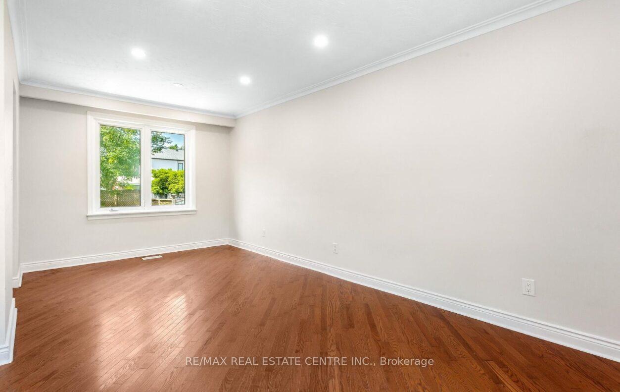 Photo 13 of 474 Seaton Drive, Oakville, West — HOMEH