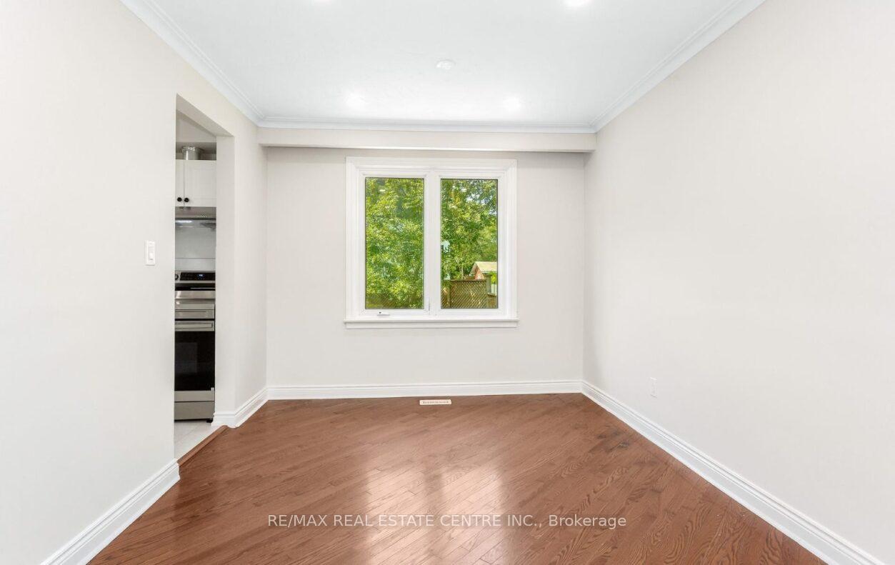 Photo 15 of 474 Seaton Drive, Oakville, West — HOMEH