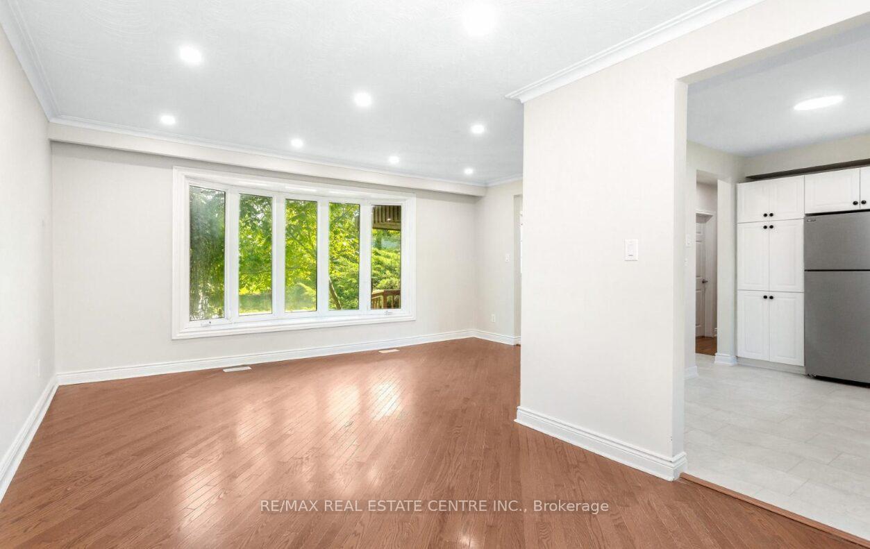 Photo 17 of 474 Seaton Drive, Oakville, West — HOMEH