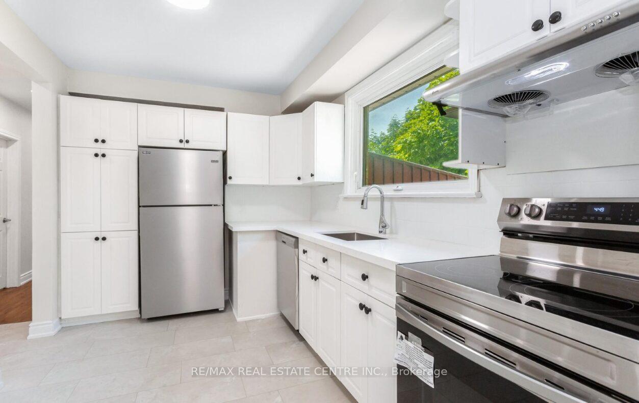 Photo 20 of 474 Seaton Drive, Oakville, West — HOMEH