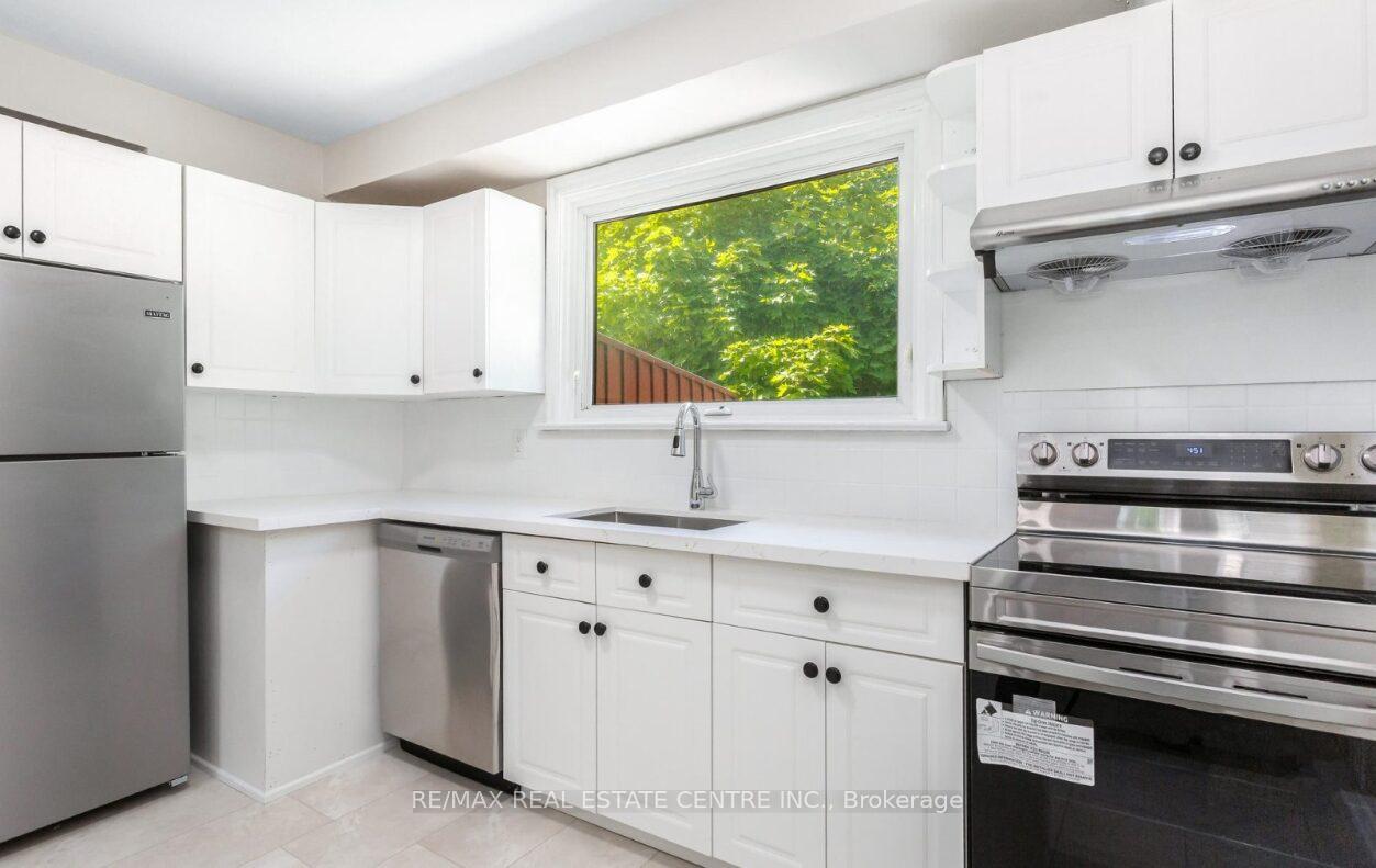 Photo 21 of 474 Seaton Drive, Oakville, West — HOMEH