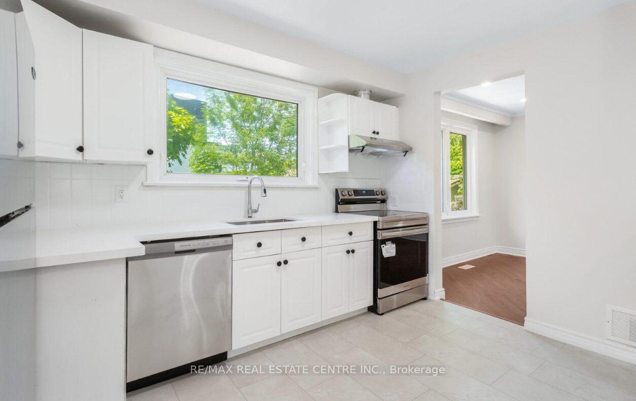 Photo 22 of 474 Seaton Drive, Oakville, West — HOMEH