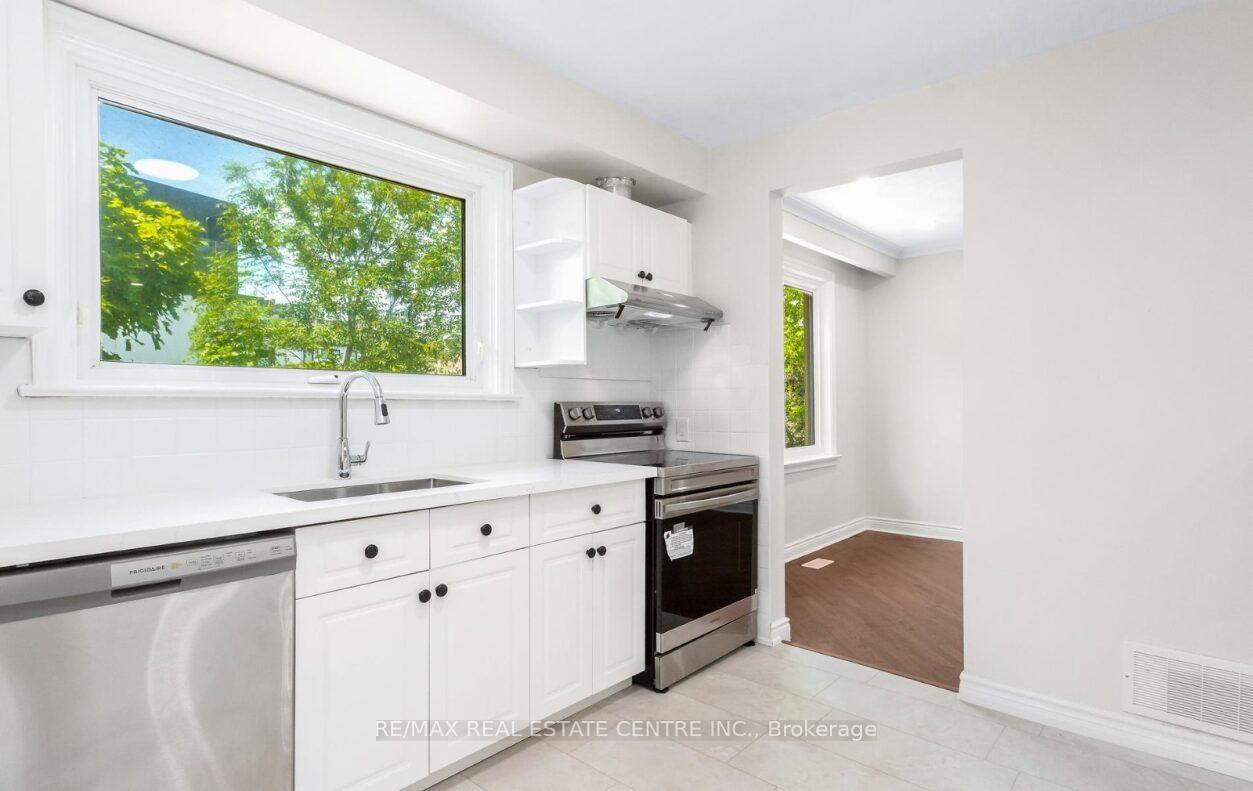 Photo 23 of 474 Seaton Drive, Oakville, West — HOMEH