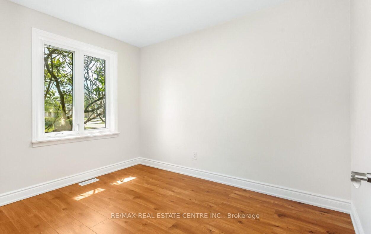 Photo 32 of 474 Seaton Drive, Oakville, West — HOMEH