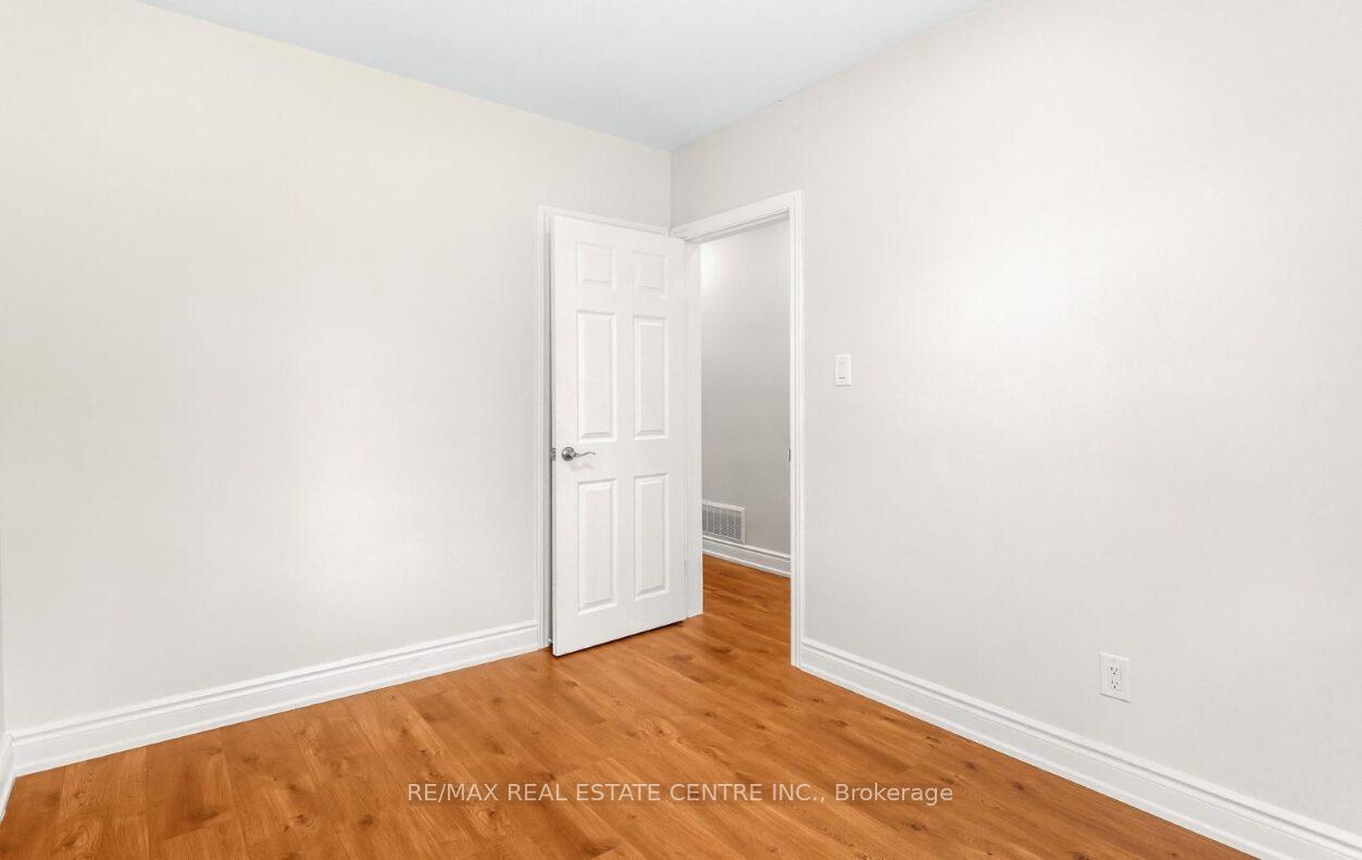 Photo 33 of 474 Seaton Drive, Oakville, West — HOMEH