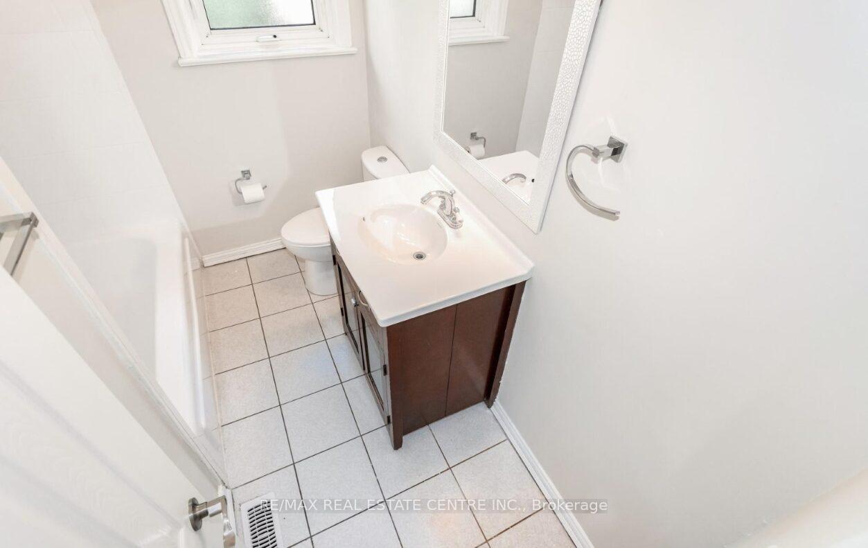 Photo 34 of 474 Seaton Drive, Oakville, West — HOMEH