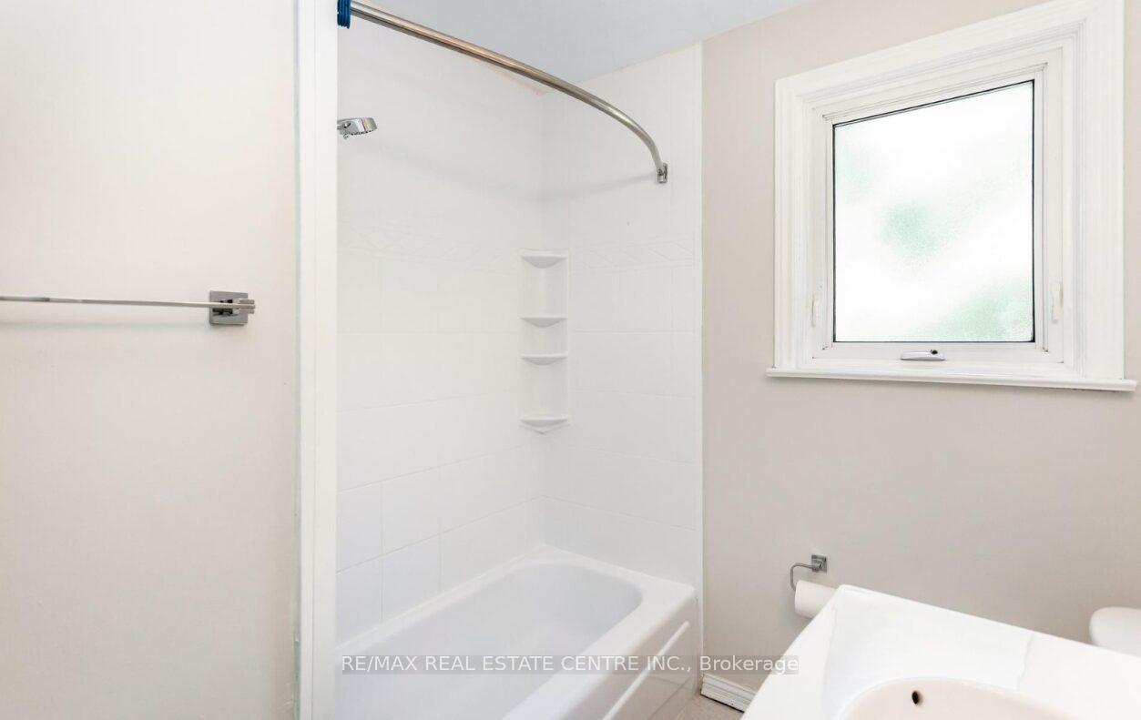 Photo 35 of 474 Seaton Drive, Oakville, West — HOMEH