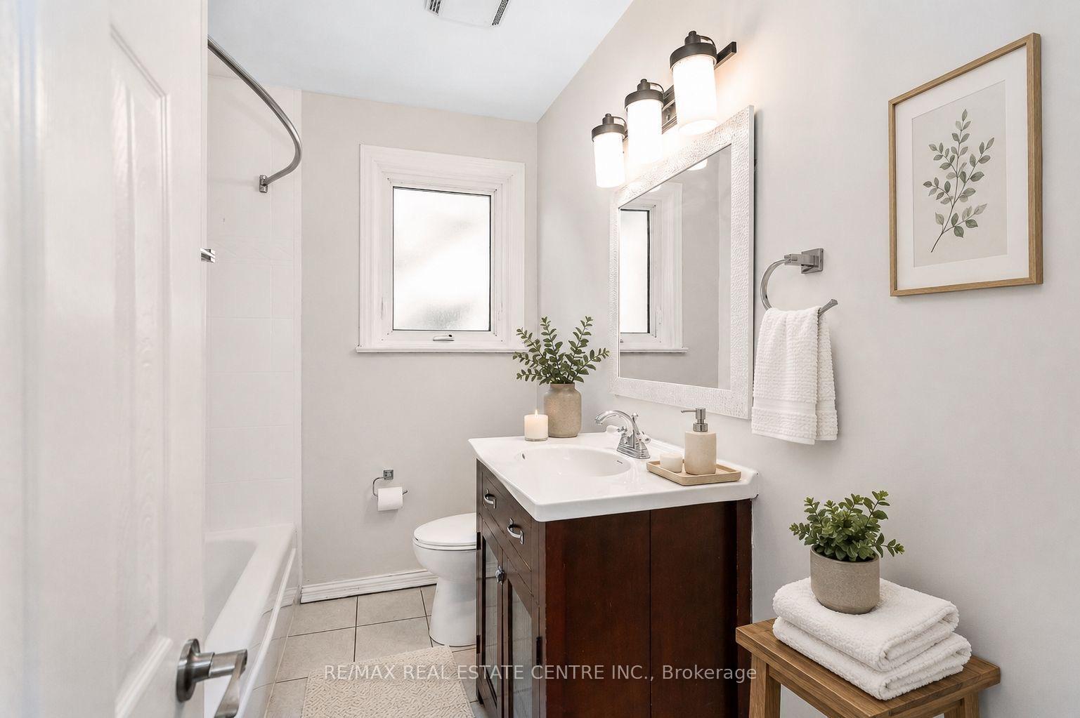 Photo 37 of 474 Seaton Drive, Oakville, West — HOMEH