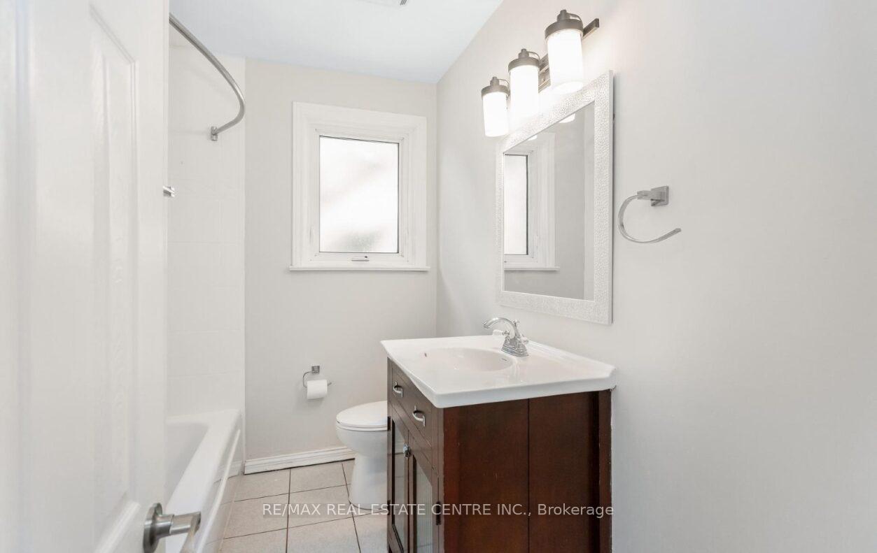 Photo 38 of 474 Seaton Drive, Oakville, West — HOMEH