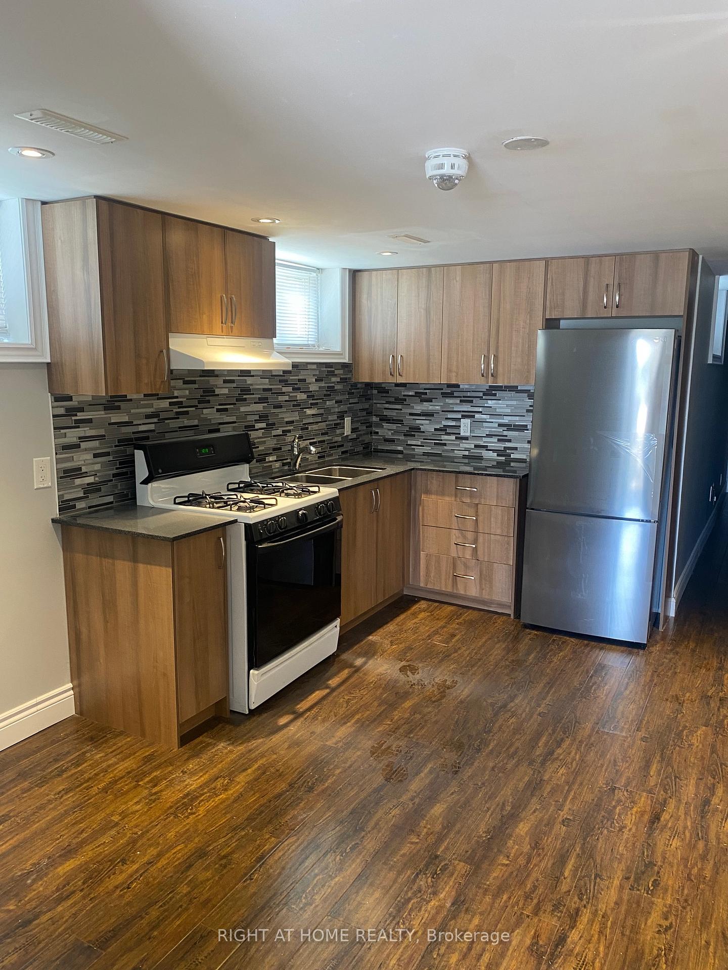 Photo 1 of 3083 Rymal Road, Mississauga, Applewood — HOMEH