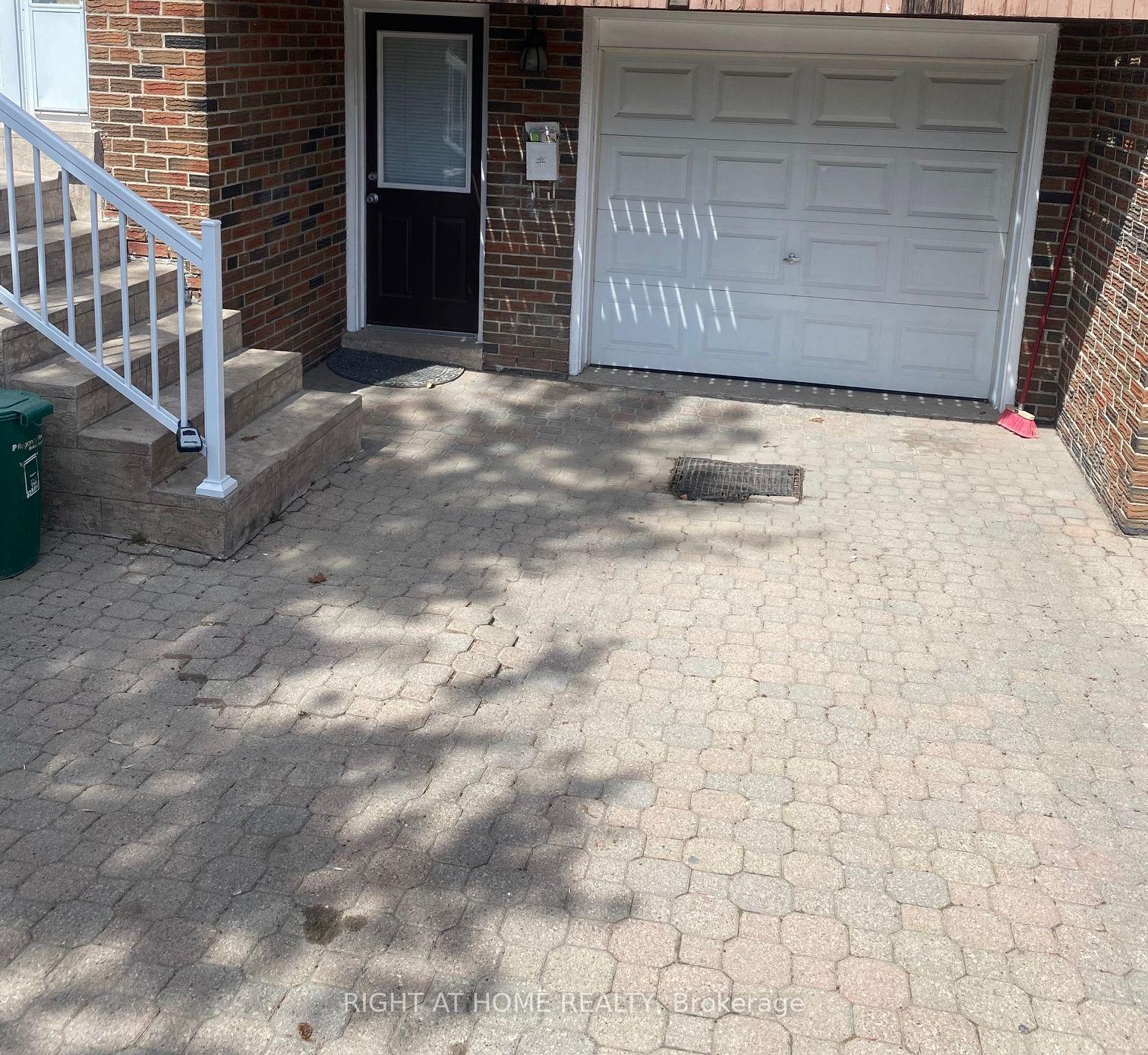 Photo 2 of 3083 Rymal Road, Mississauga, Applewood — HOMEH