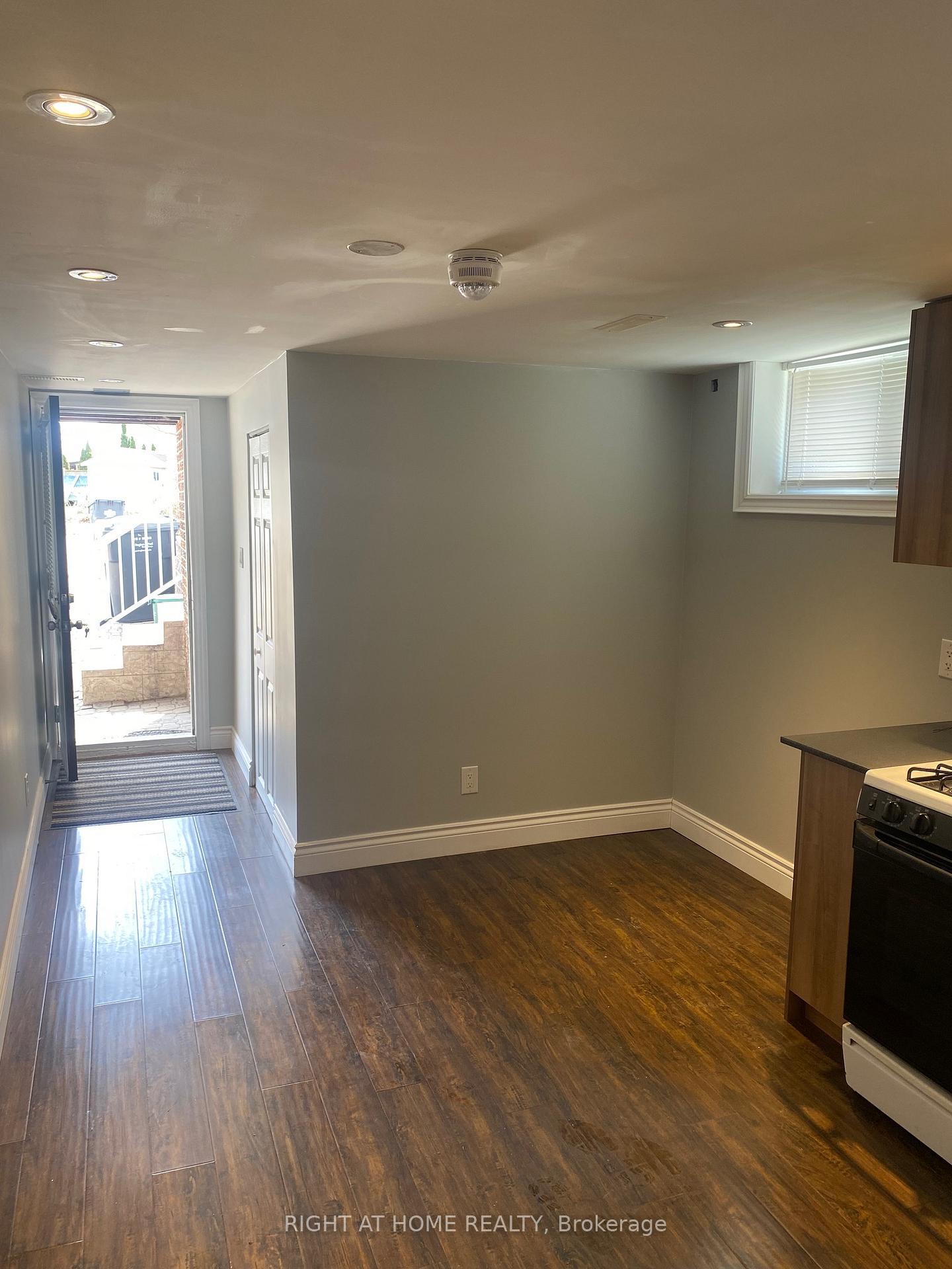 Photo 5 of 3083 Rymal Road, Mississauga, Applewood — HOMEH