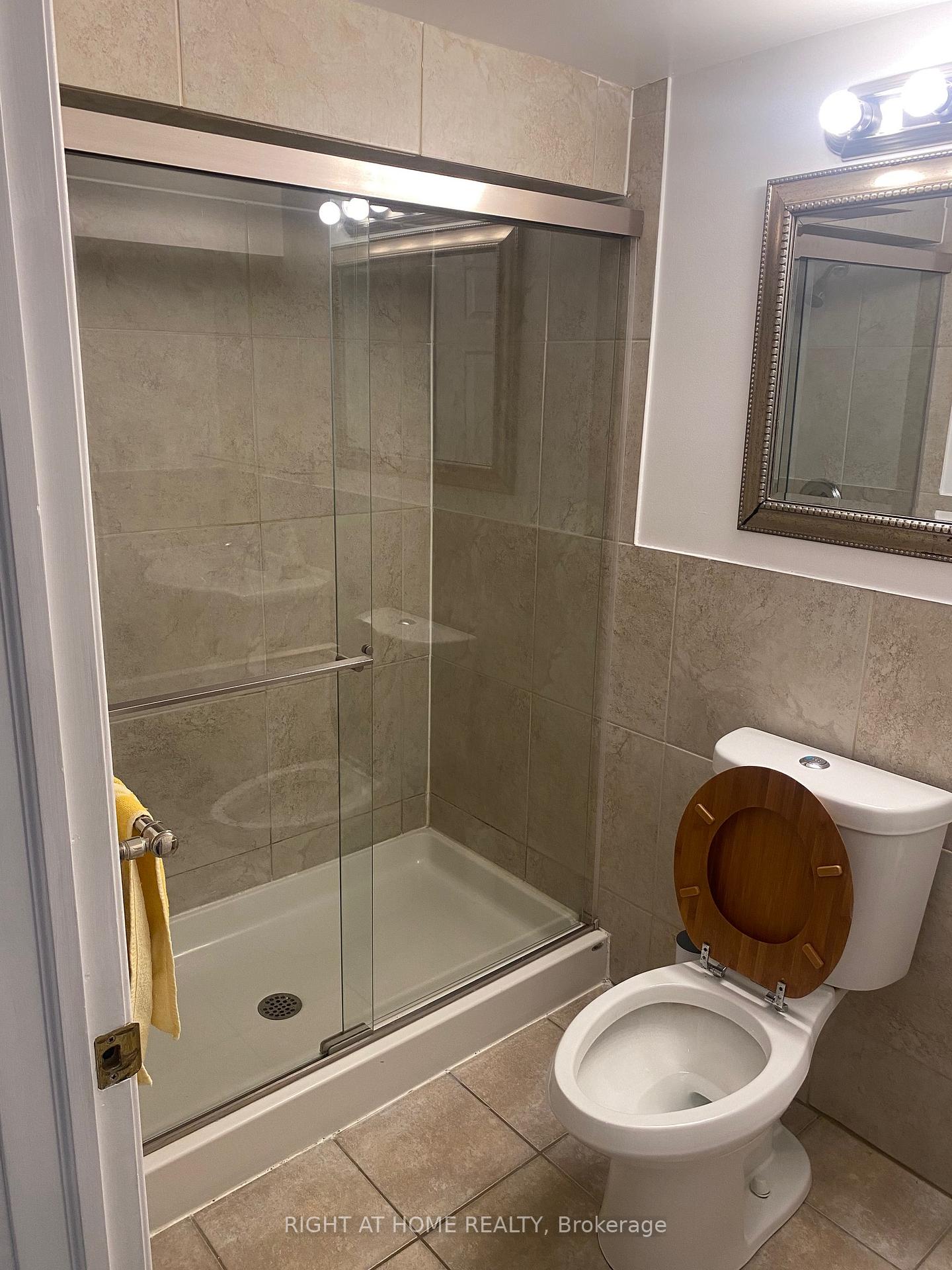 Photo 13 of 3083 Rymal Road, Mississauga, Applewood — HOMEH