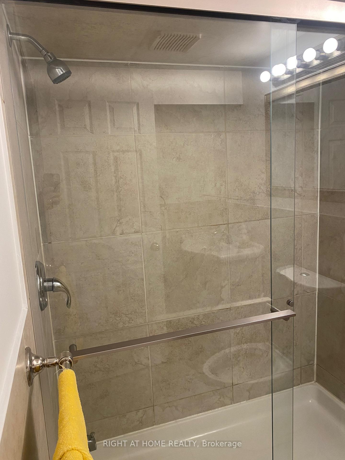 Photo 14 of 3083 Rymal Road, Mississauga, Applewood — HOMEH