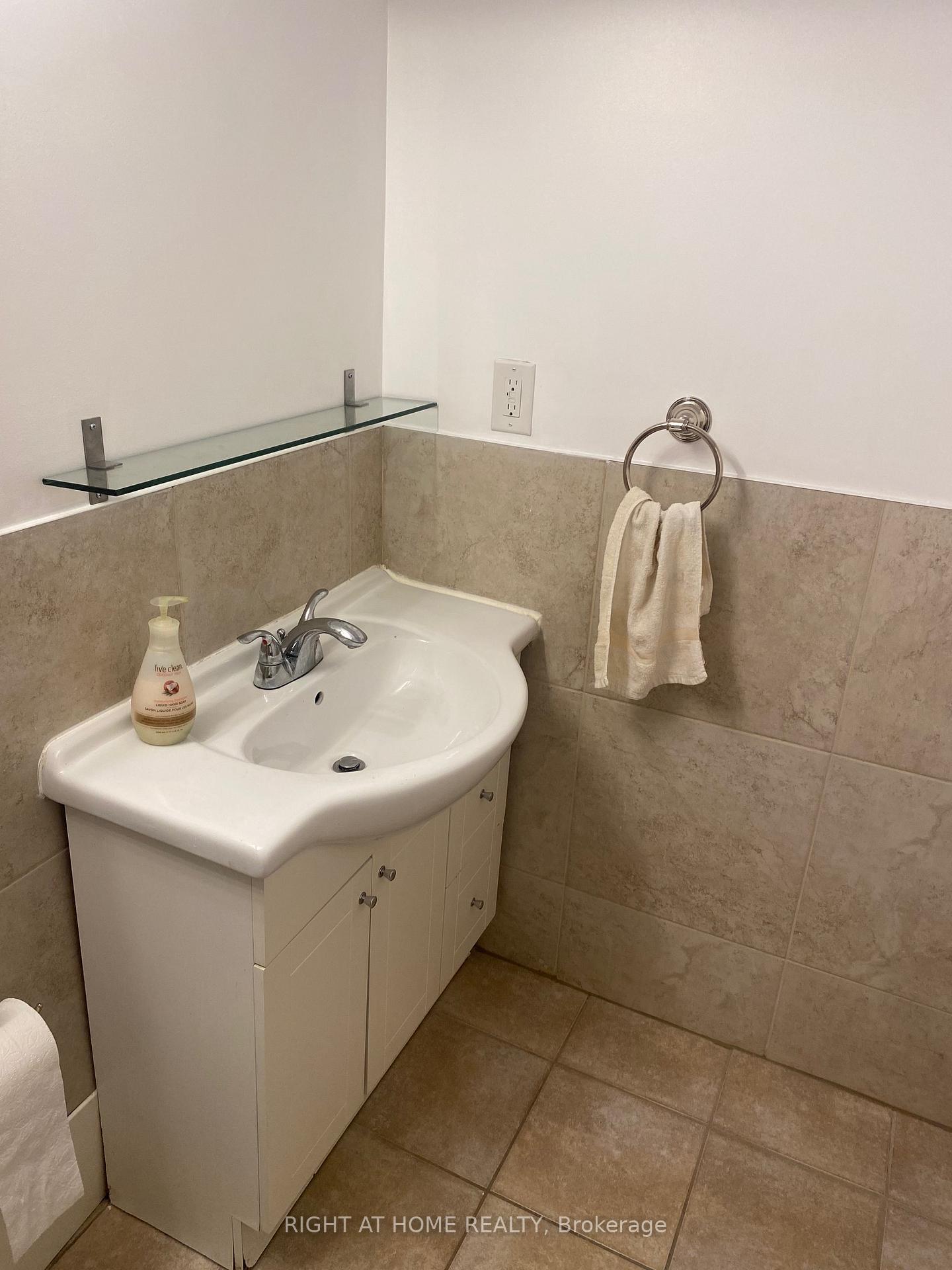 Photo 15 of 3083 Rymal Road, Mississauga, Applewood — HOMEH