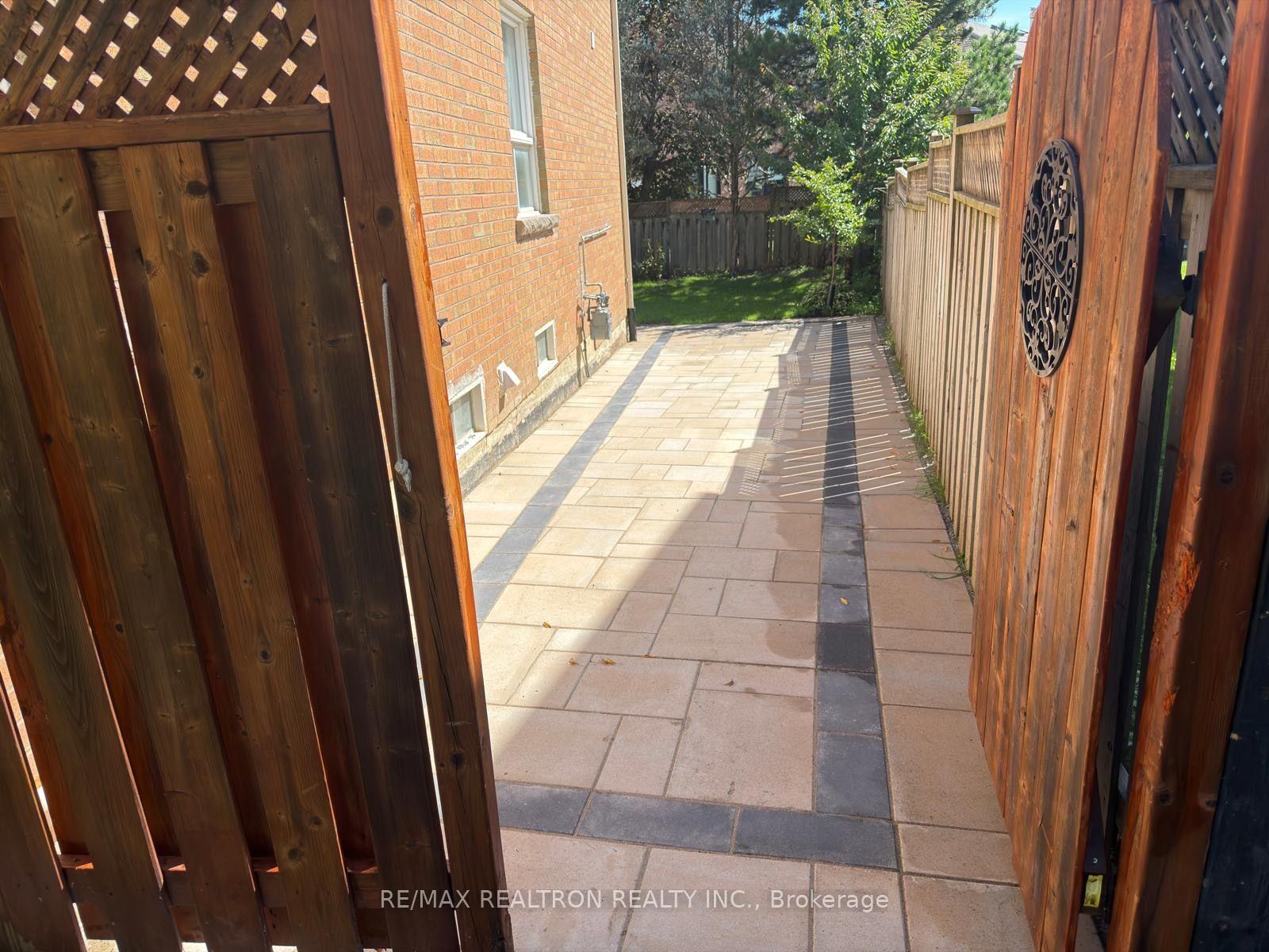 Photo 4 of Unit Basement, 97 Mcclellan Way, Aurora, Aurora Highlands — HOMEH